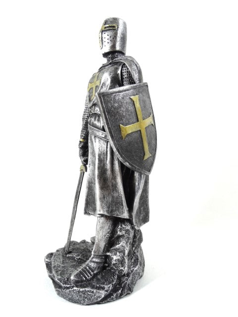 Kaiverrettu ristiretkiritarin figuuri 30 cm