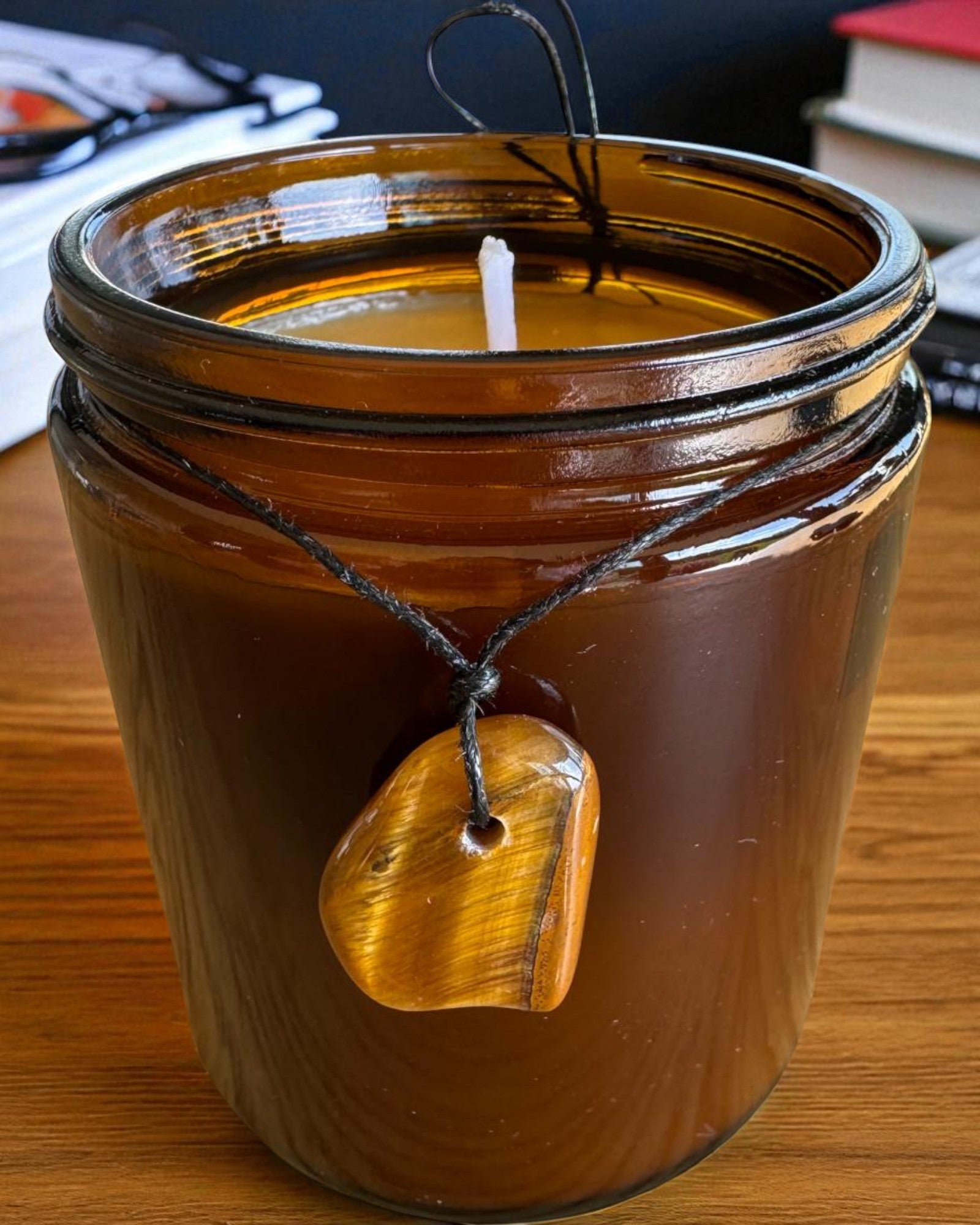 Intentionaalikynttilä Tiikerin Voima – Itsevarmuus ja hyvinvointi, 250 ml, mahdollisuus kannen personointiin lahjaksi