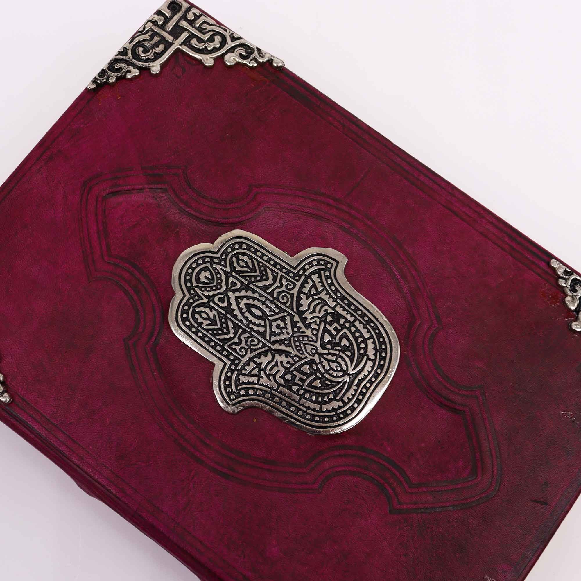 Hefty Red Tan -kirja Hamsa-koristeella