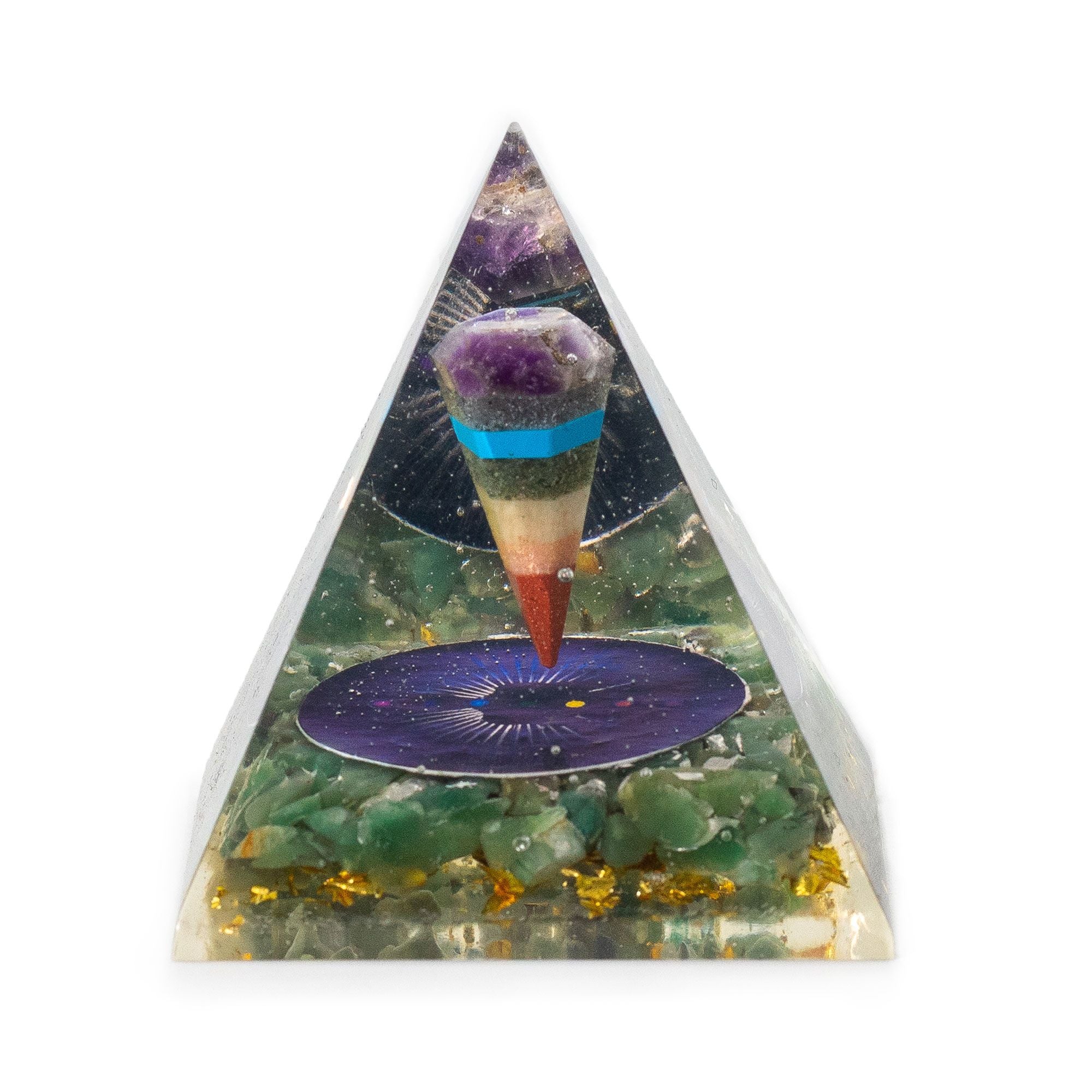 Keskikokoinen orgoniittipyramidi heilurilla ja vihreillä aventuriinilastuilla 7x6 cm