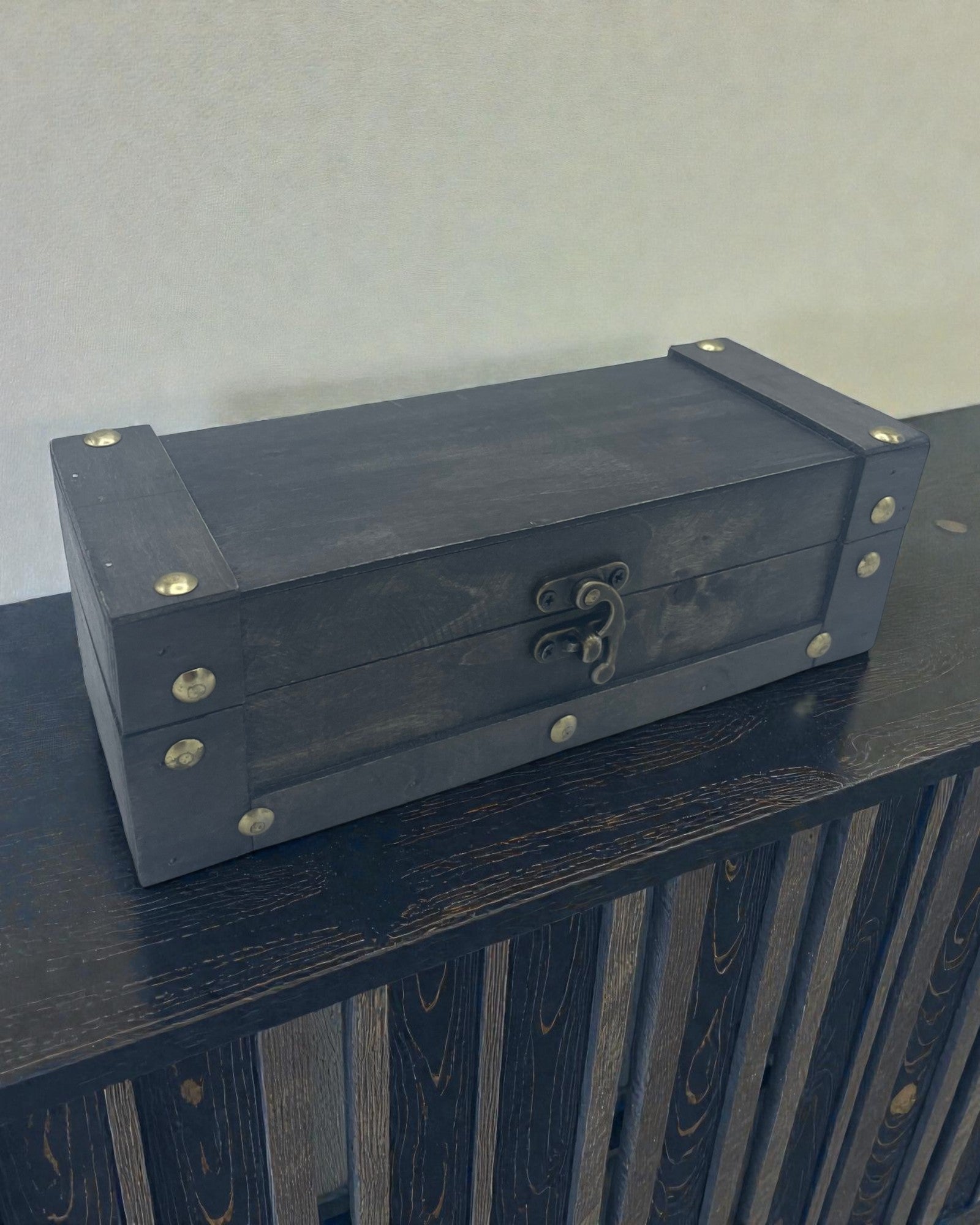 Siro teearkku – Pitkä harmaa laatikko