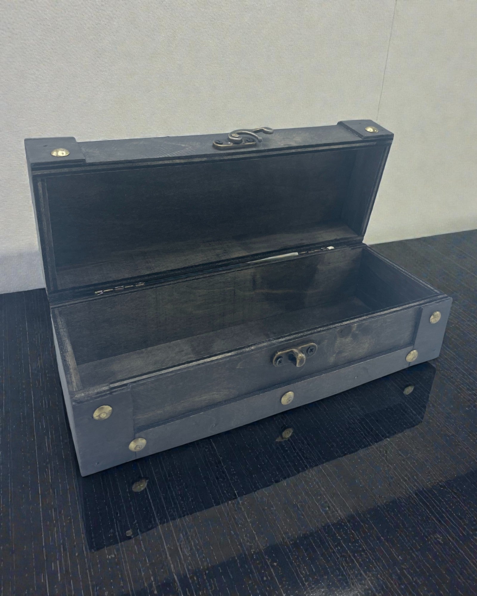 Siro teearkku – Pitkä harmaa laatikko