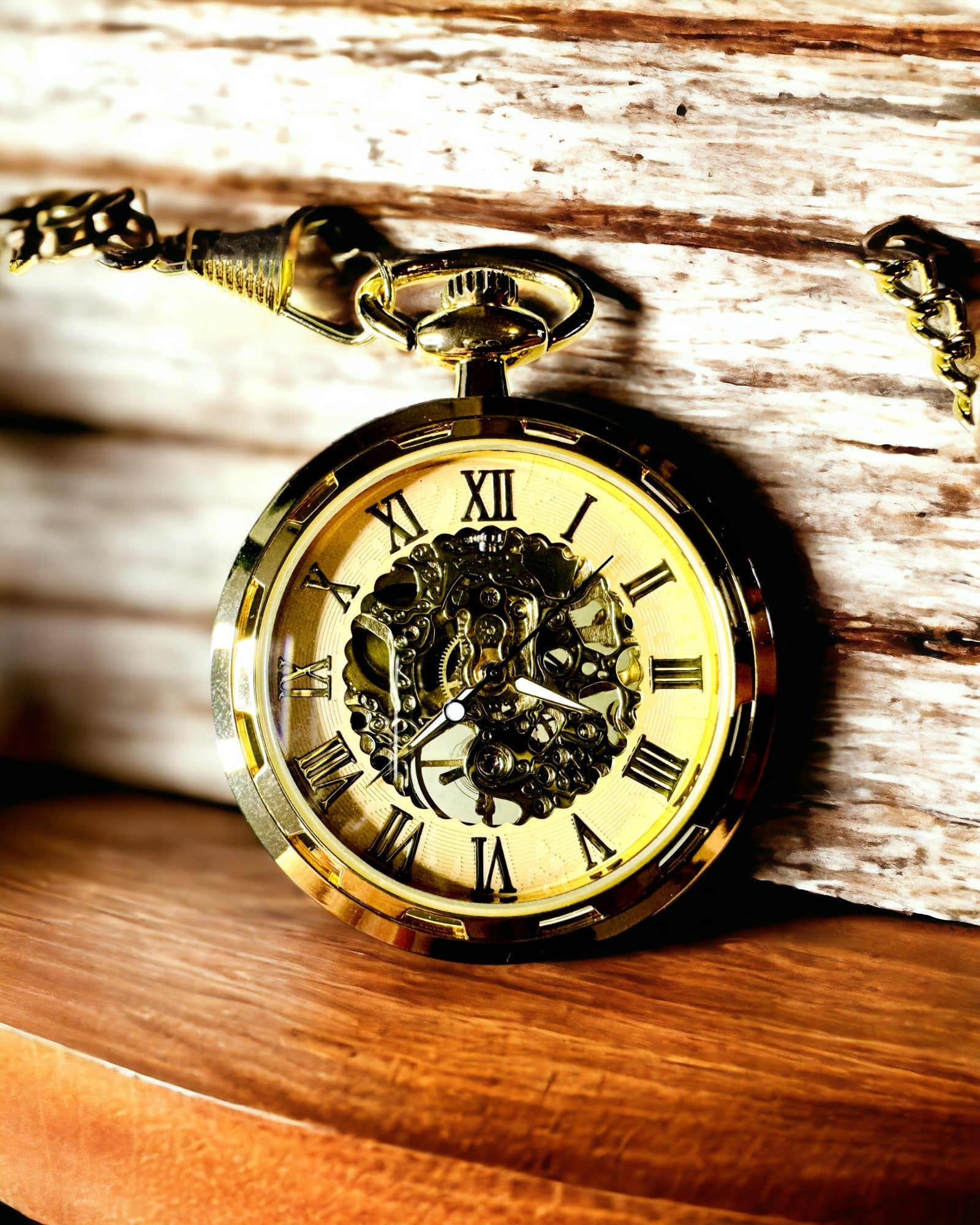 Retro Taskukello – Mekaaninen Luksus Vintage-tyyliin, kultainen väri, personointi kaiverruksella
