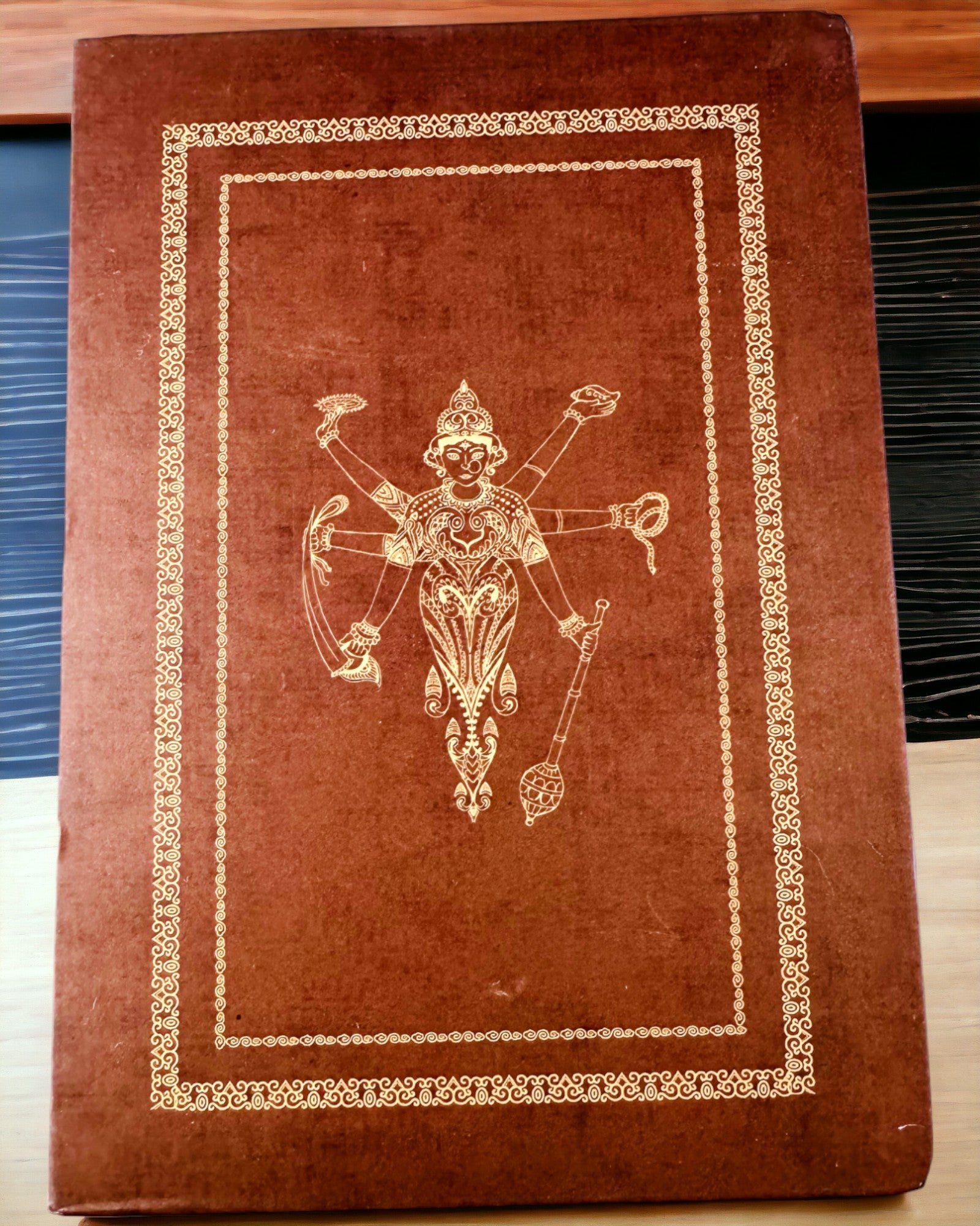 Vintage ruskea muistikirja koristeellisella retrotyylisellä kannella – Tutkijan muistikirja – Ruskea, Vintage