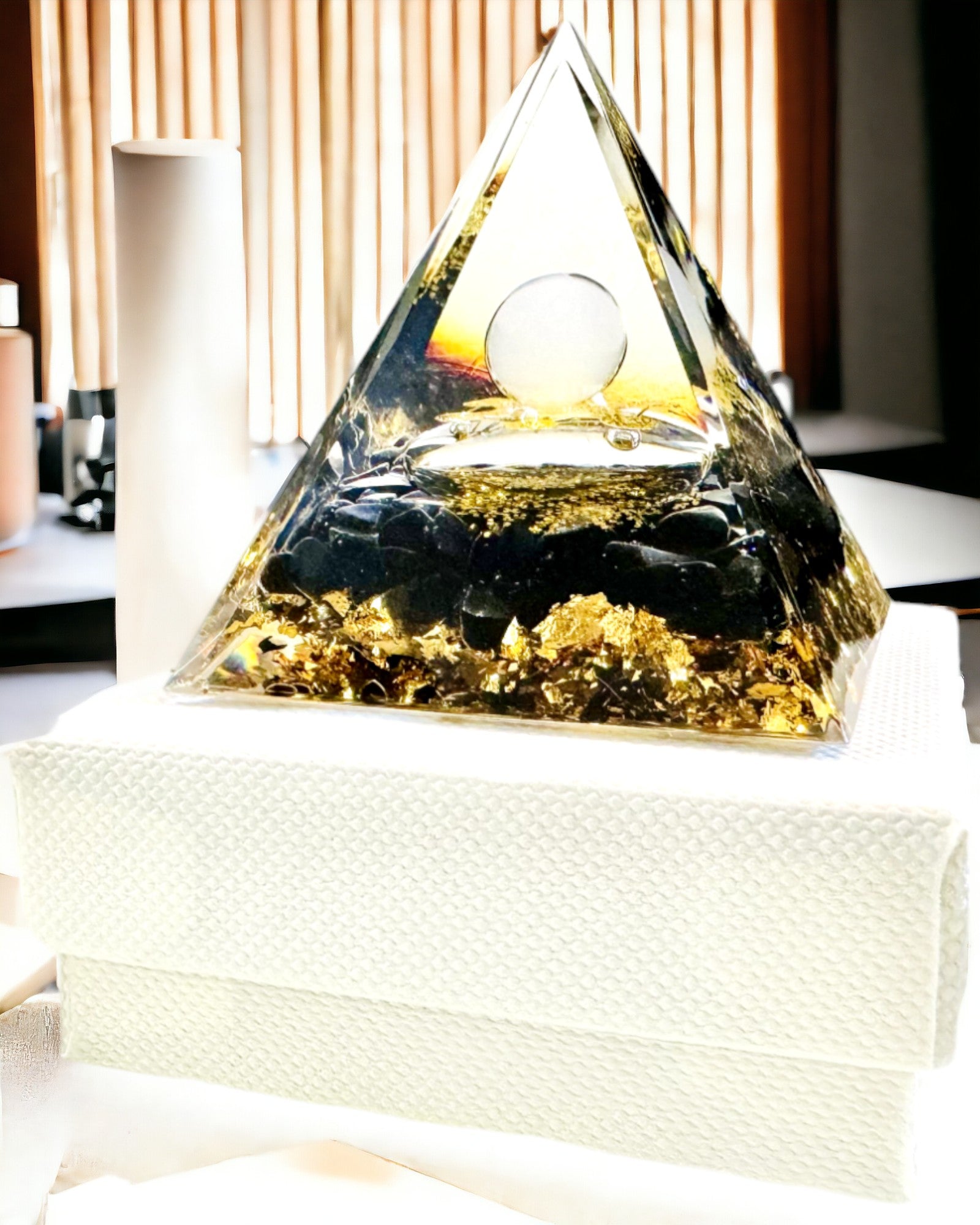 Orgoniittipyramidi Obsidiaanilla – Chakran Energiageneraattori, Reiki Meditaatiotyökalu Luonnonkivellä