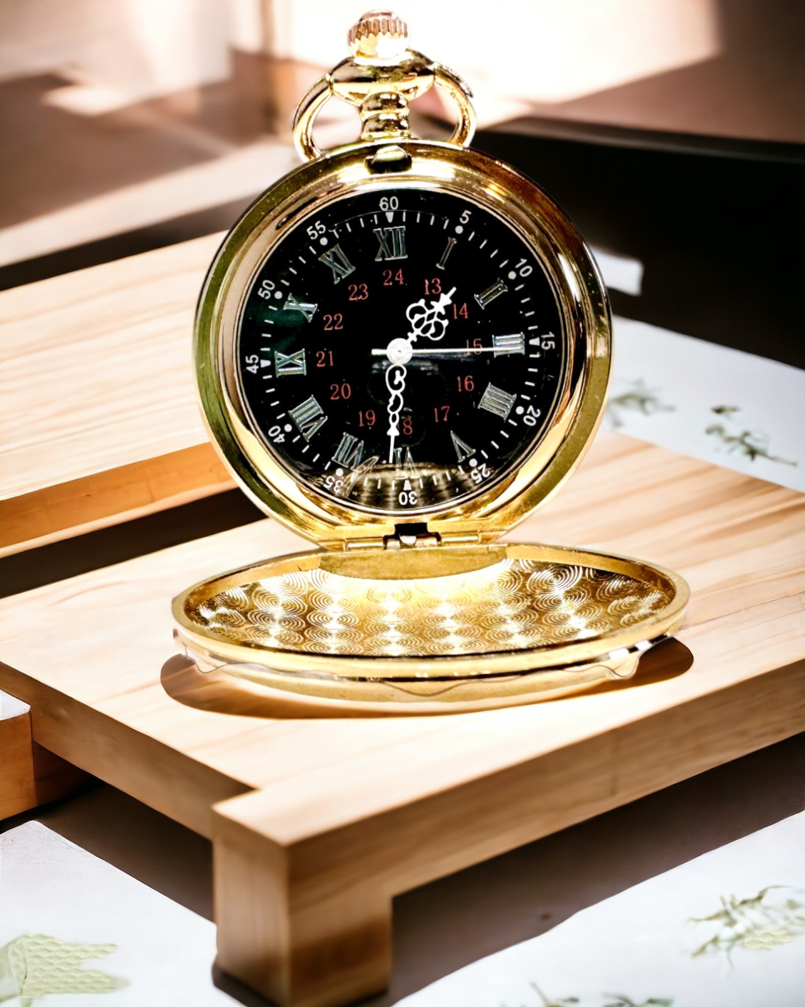 Klassinen taskukello – Ruusukulta, Vintage-tyylinen eleganssi