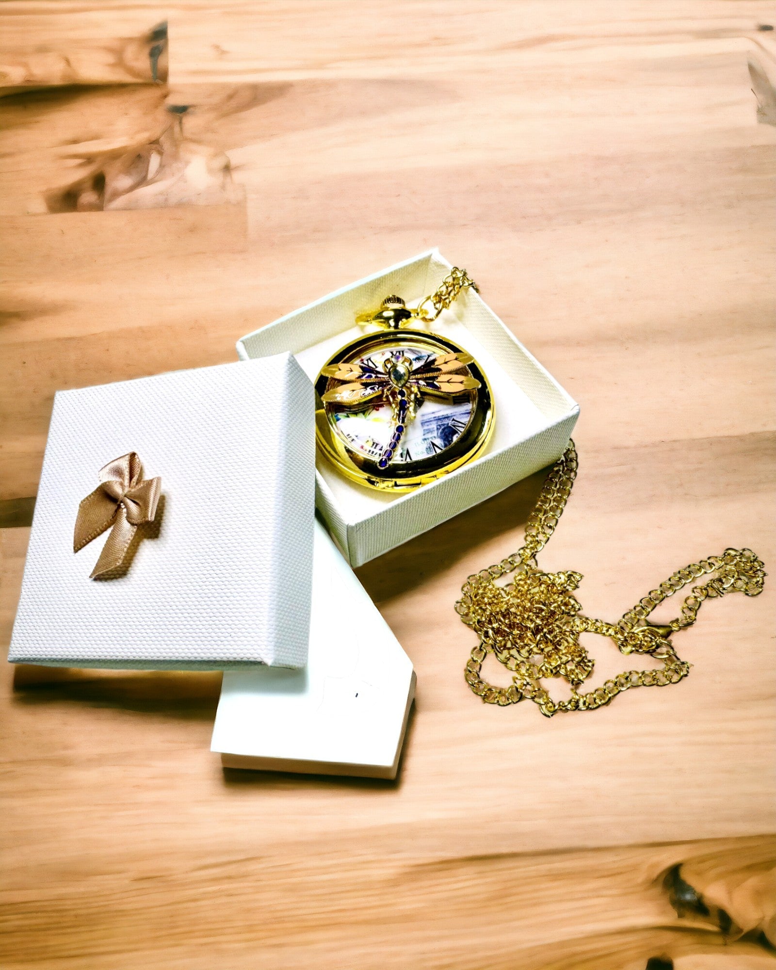 Klassinen taskukello vintage läpinäkyvällä kannella