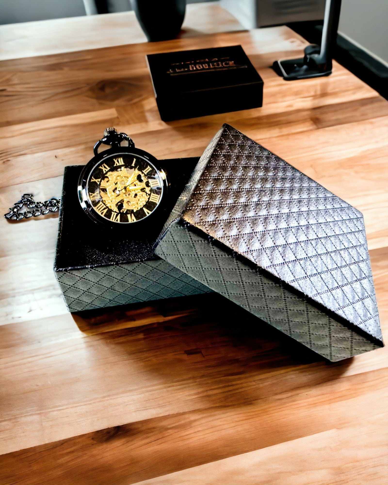 Mekaaninen taskukello retrotyylillä, vedenkestävä, puoliautomaattinen - musta väri - täydellinen lahjaksi, kaiverrus