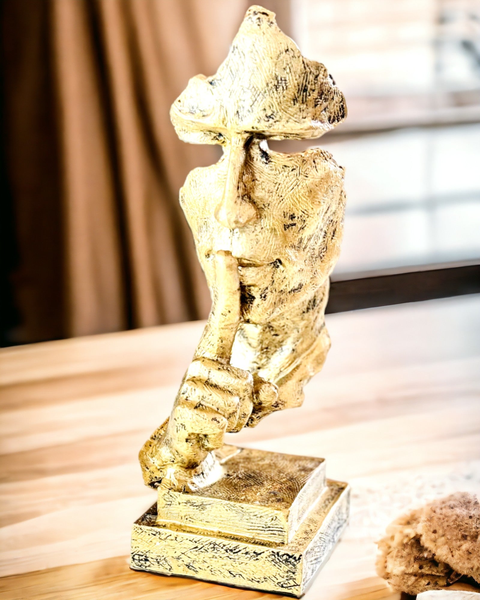 Pohdiskeleva Mies – Abstrakti Patsas Modernissa Tyylissä