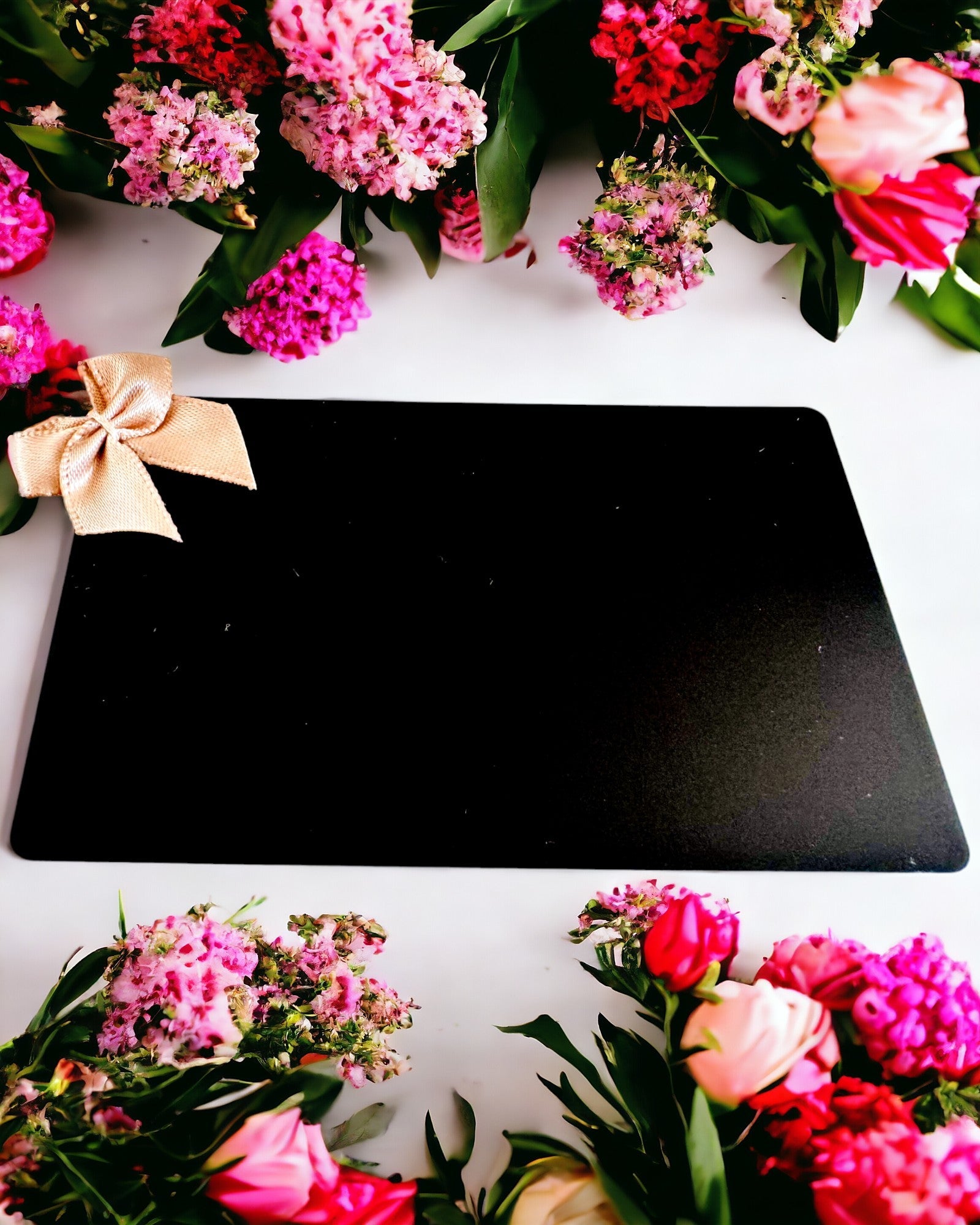 Eksklusiivinen Musta Metallinen Käyntikortti Personointimahdollisuudella – Ihanteellinen Lahjaksi