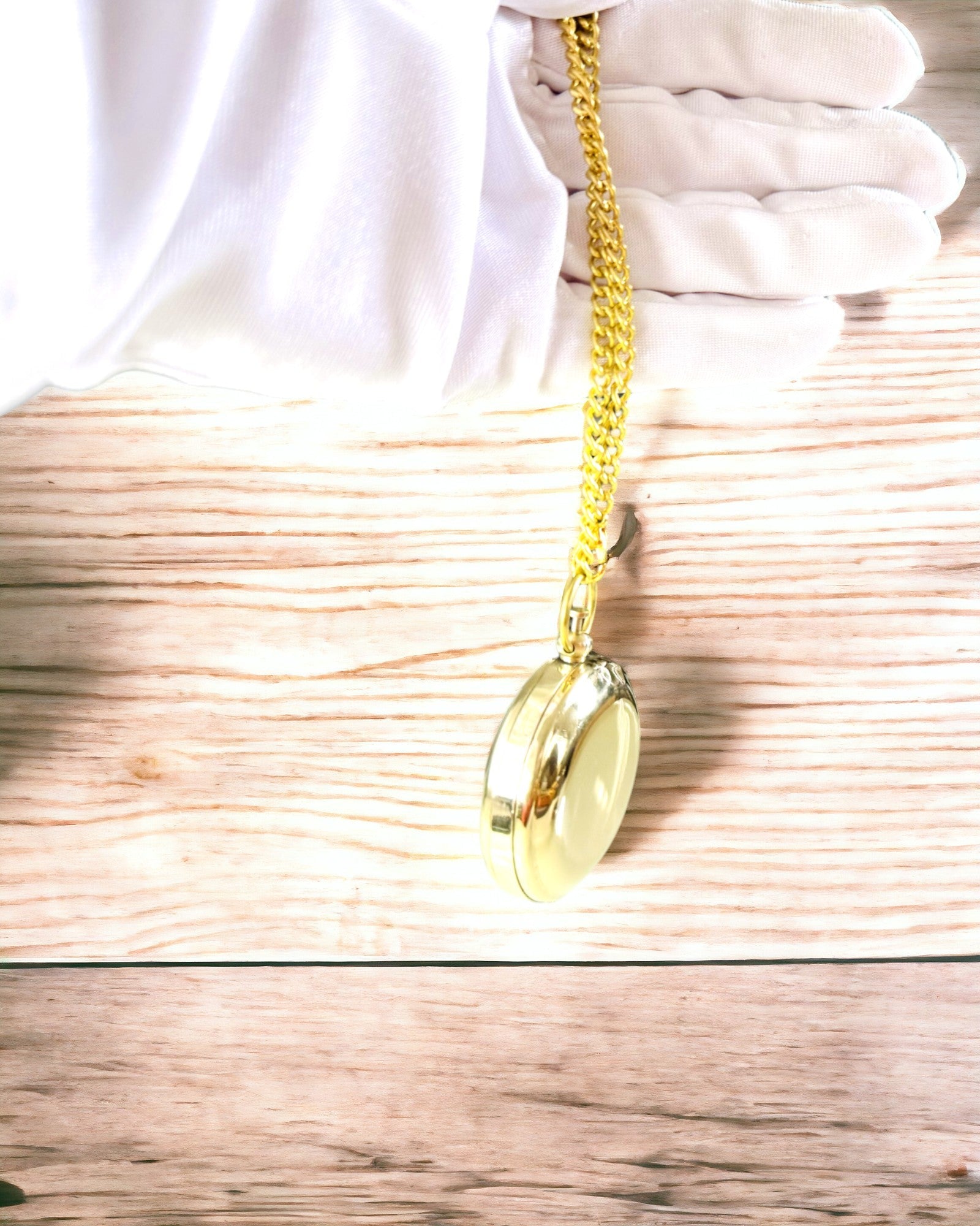 Kultaisen värinen Kompassi Seikkailu – Tyylikäs Löytöjen Navigaattori