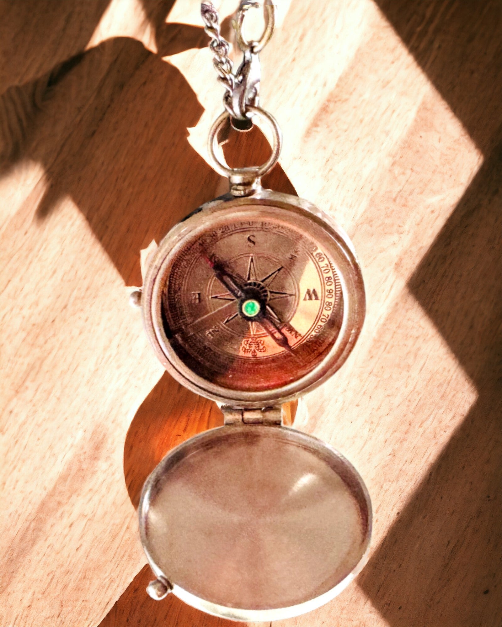 Intialainen Odysseus-kompassi – Retro-tutkijan helmi - kaiverrusmahdollisuus