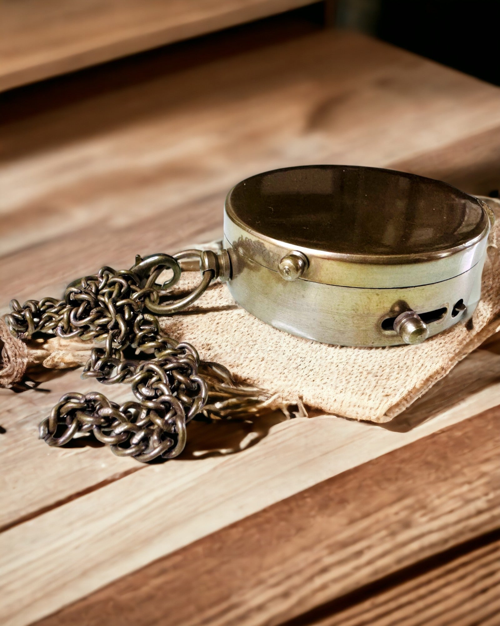 Intialainen Odysseus-kompassi – Retro-tutkijan helmi - kaiverrusmahdollisuus