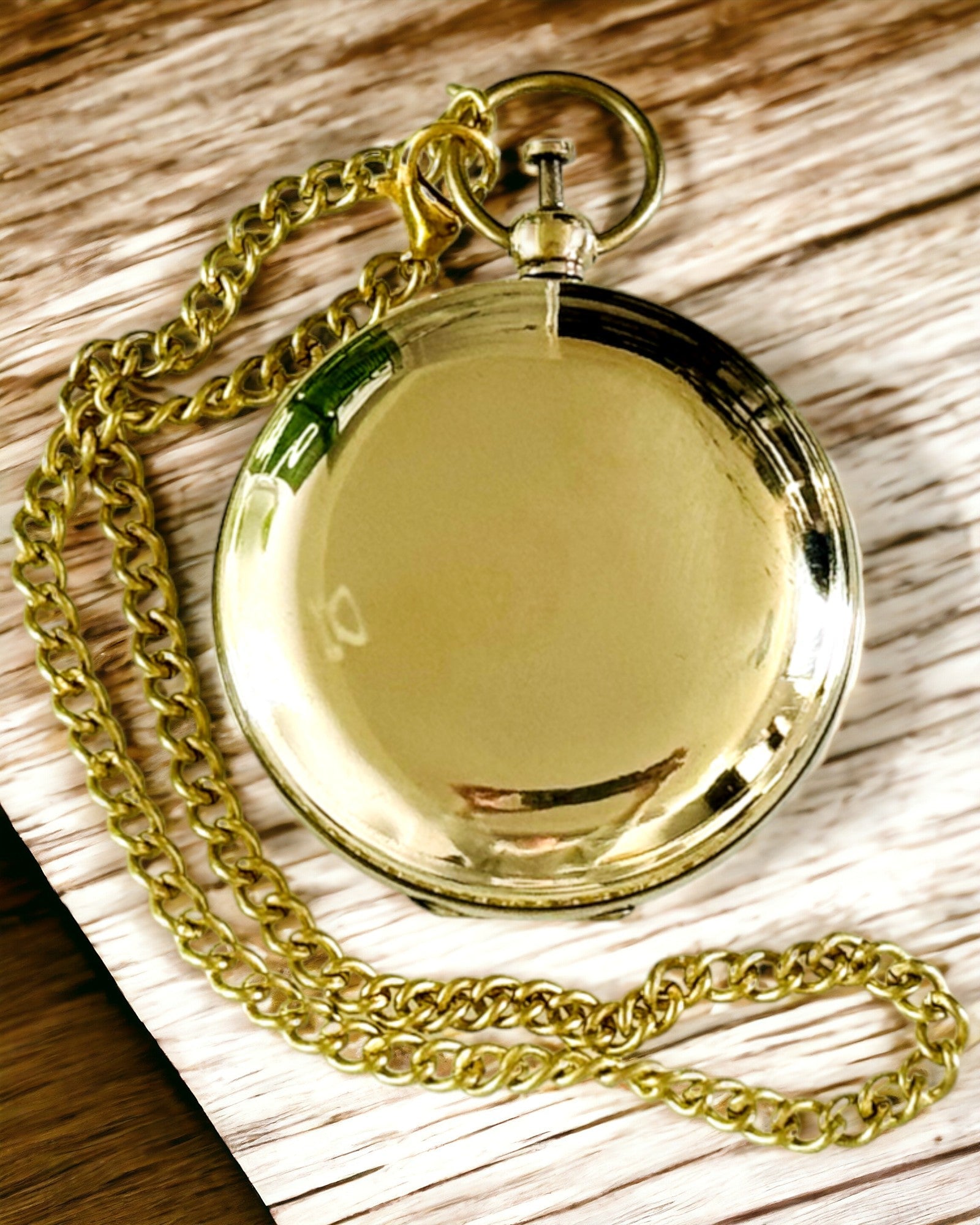 Kultaisen värinen Kompassi Seikkailu – Tyylikäs Löytöjen Navigaattori