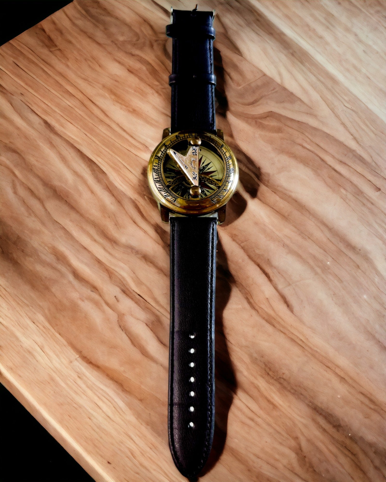 Aurinkokello kompassilla - Käsintehty, Aito Käsityö, kaiverrusmahdollisuus