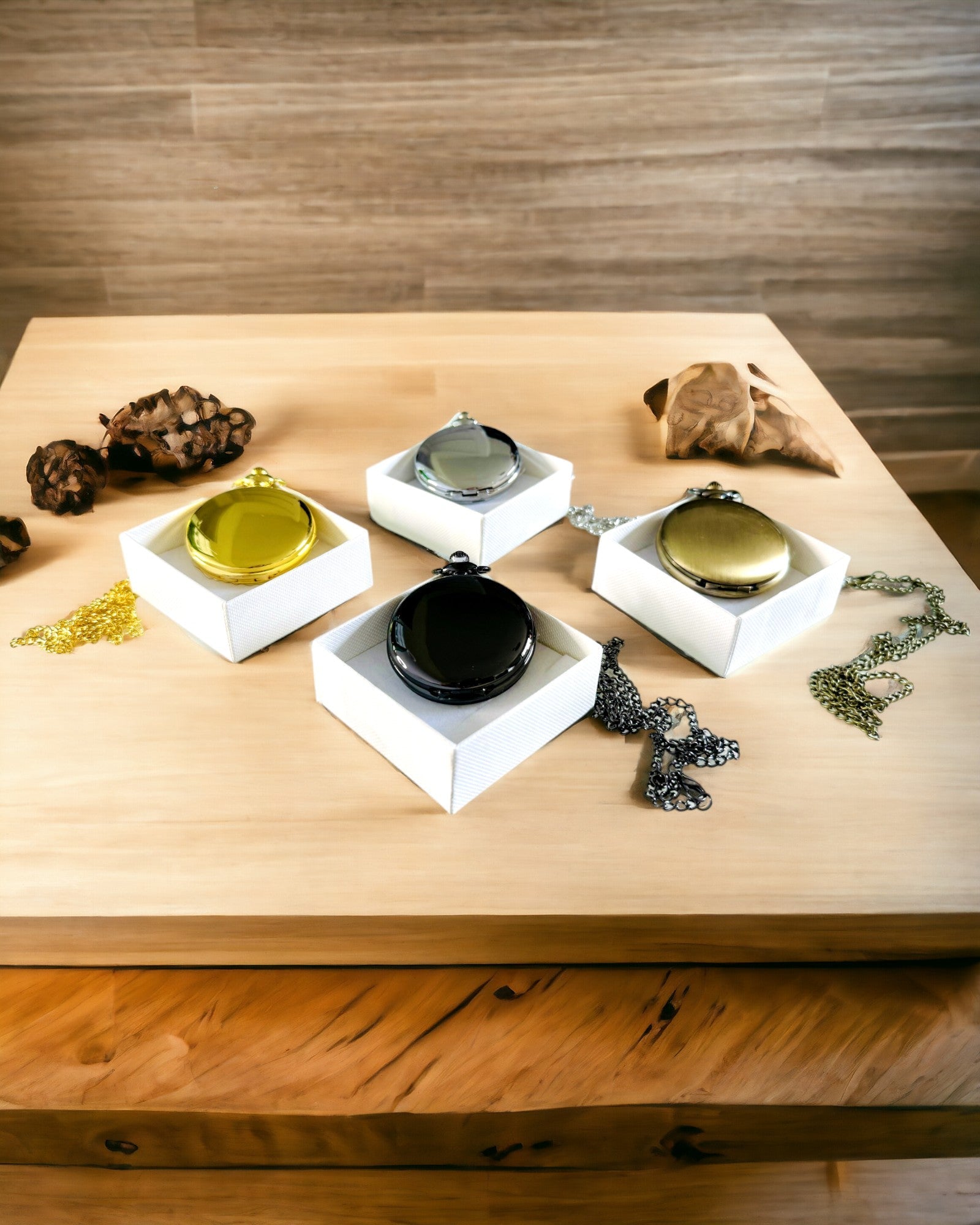 Kultaisen värinen vintage-tyylinen taskukello kaiverrusmahdollisuudella