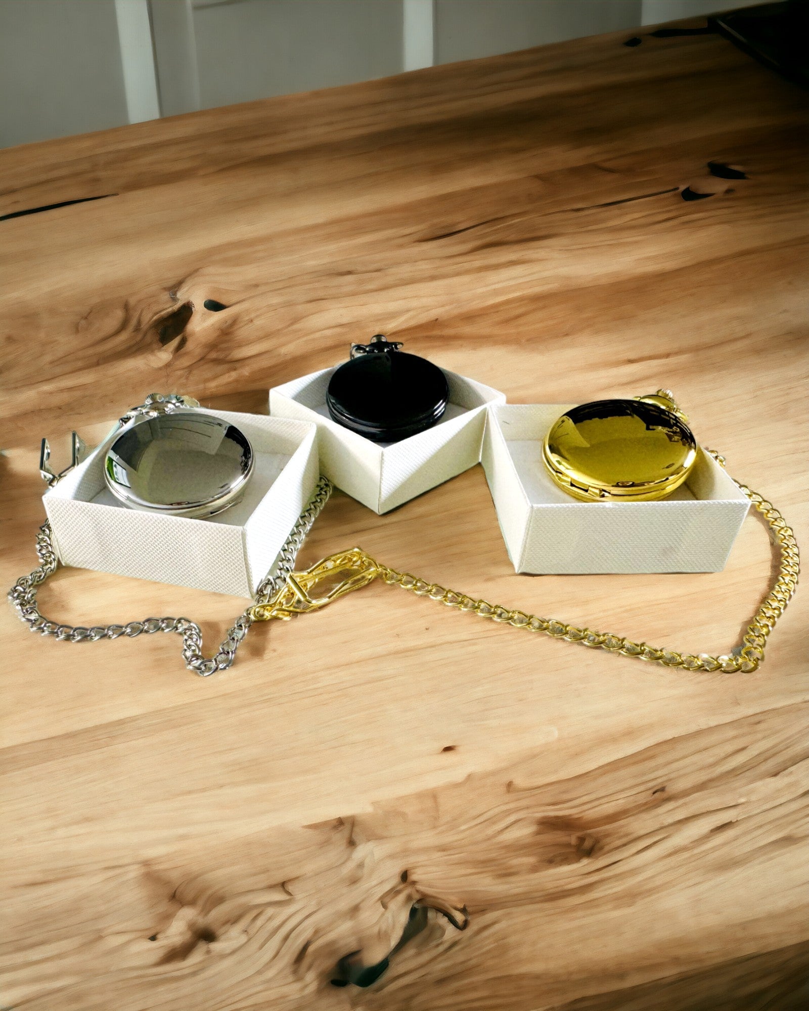 Hopeinen taskukello kvartsikoneistolla ja kaiverrusmahdollisuudella