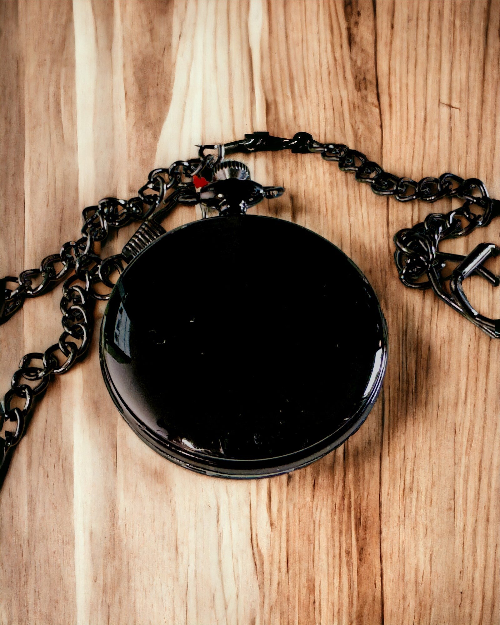 Musta taskukello "Elegancja Czasu" personointimahdollisuudella