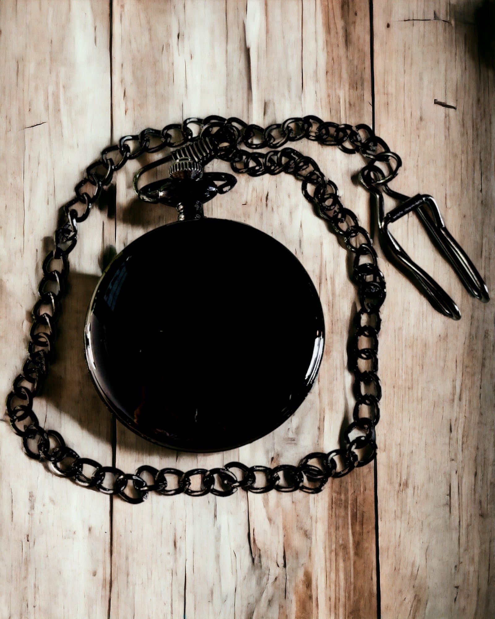 Musta taskukello "Elegancja Czasu" personointimahdollisuudella