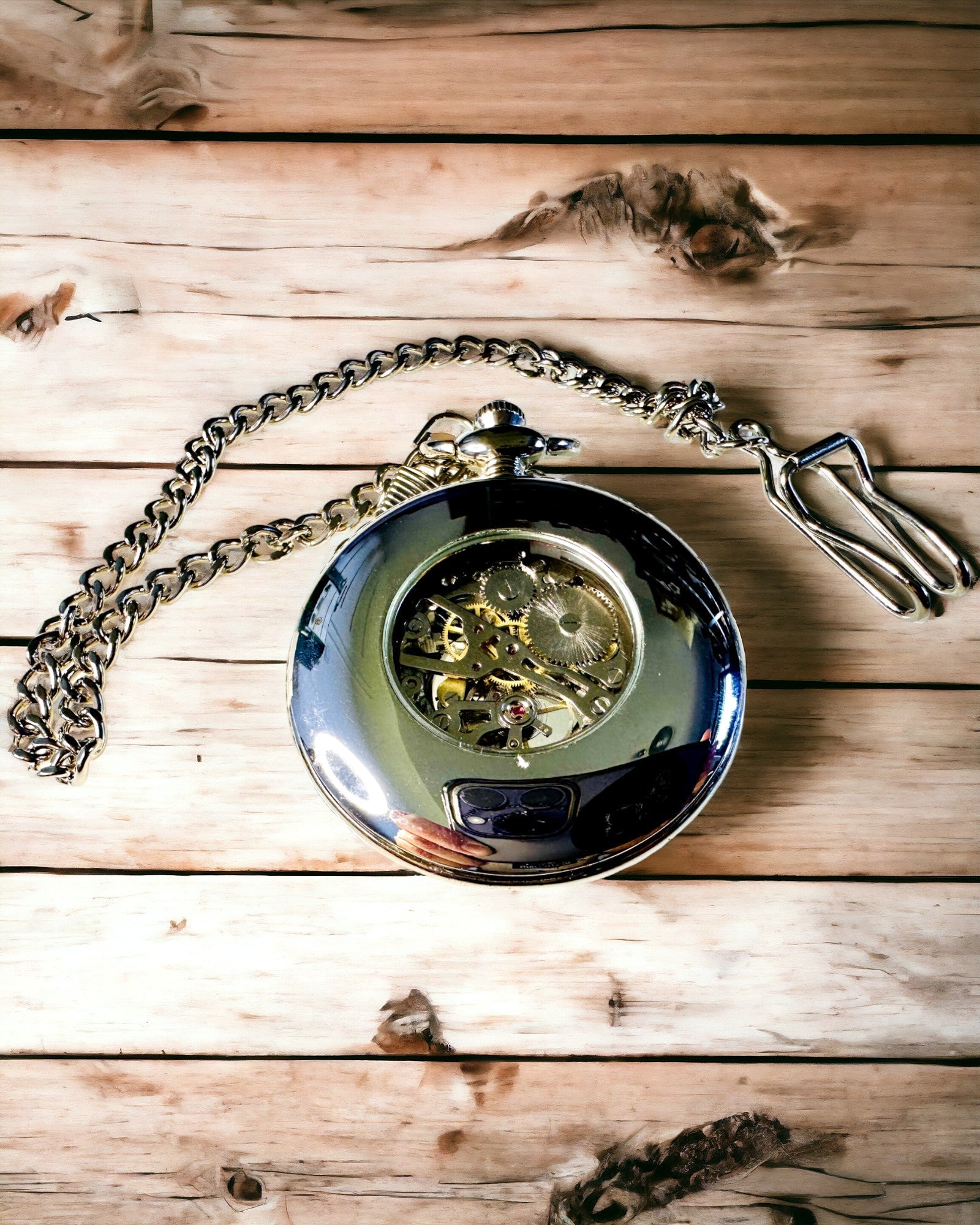 Kaappikello "Heritage Timekeeper" kaiverrusmahdollisuudella