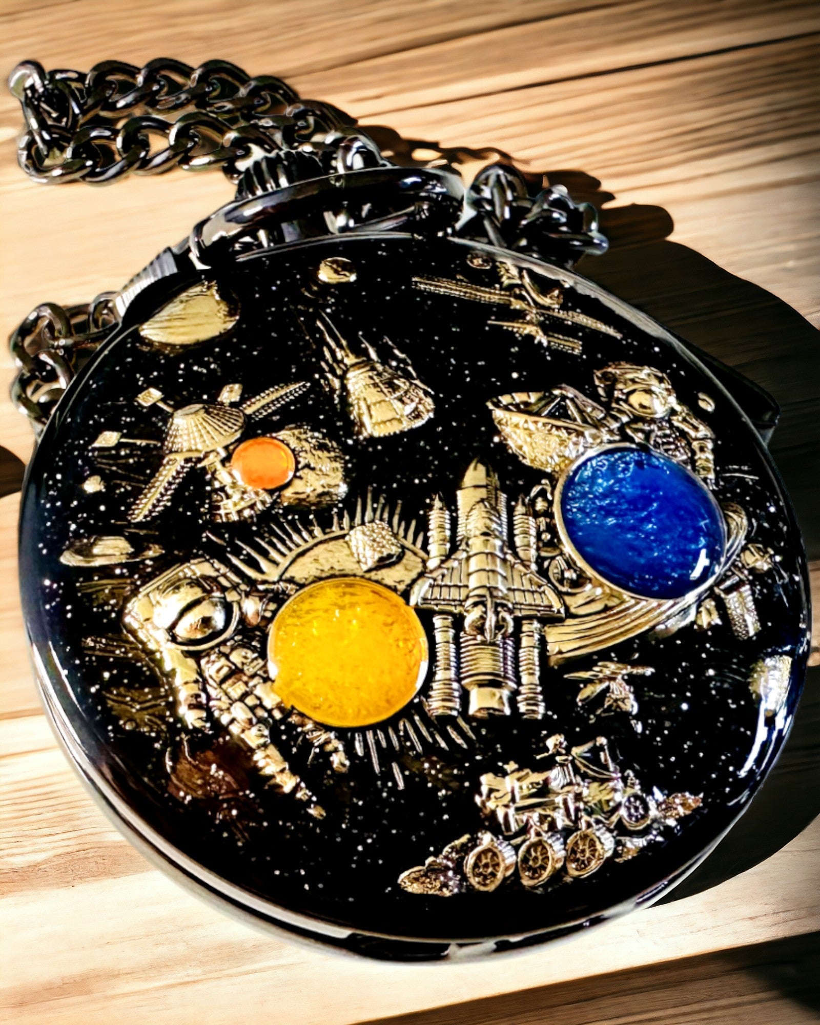 Taskukello "Astrum Temporis" - Musta kehys. Mahdollisuus personointiin kaiverruksella