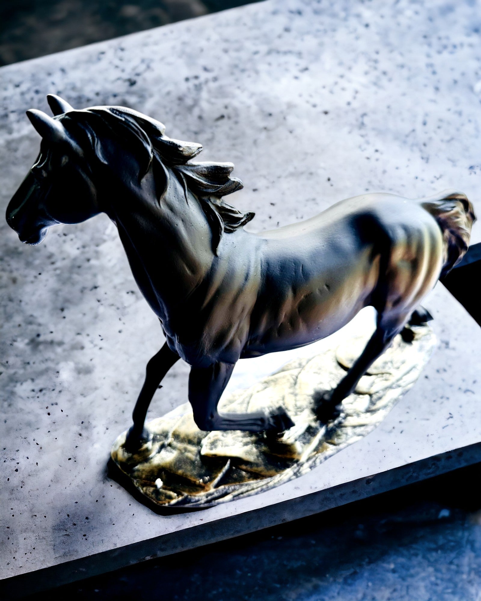 "Czarny Galop" - Tyylikäs Hevospatsas Kaiverrusmahdollisuudella