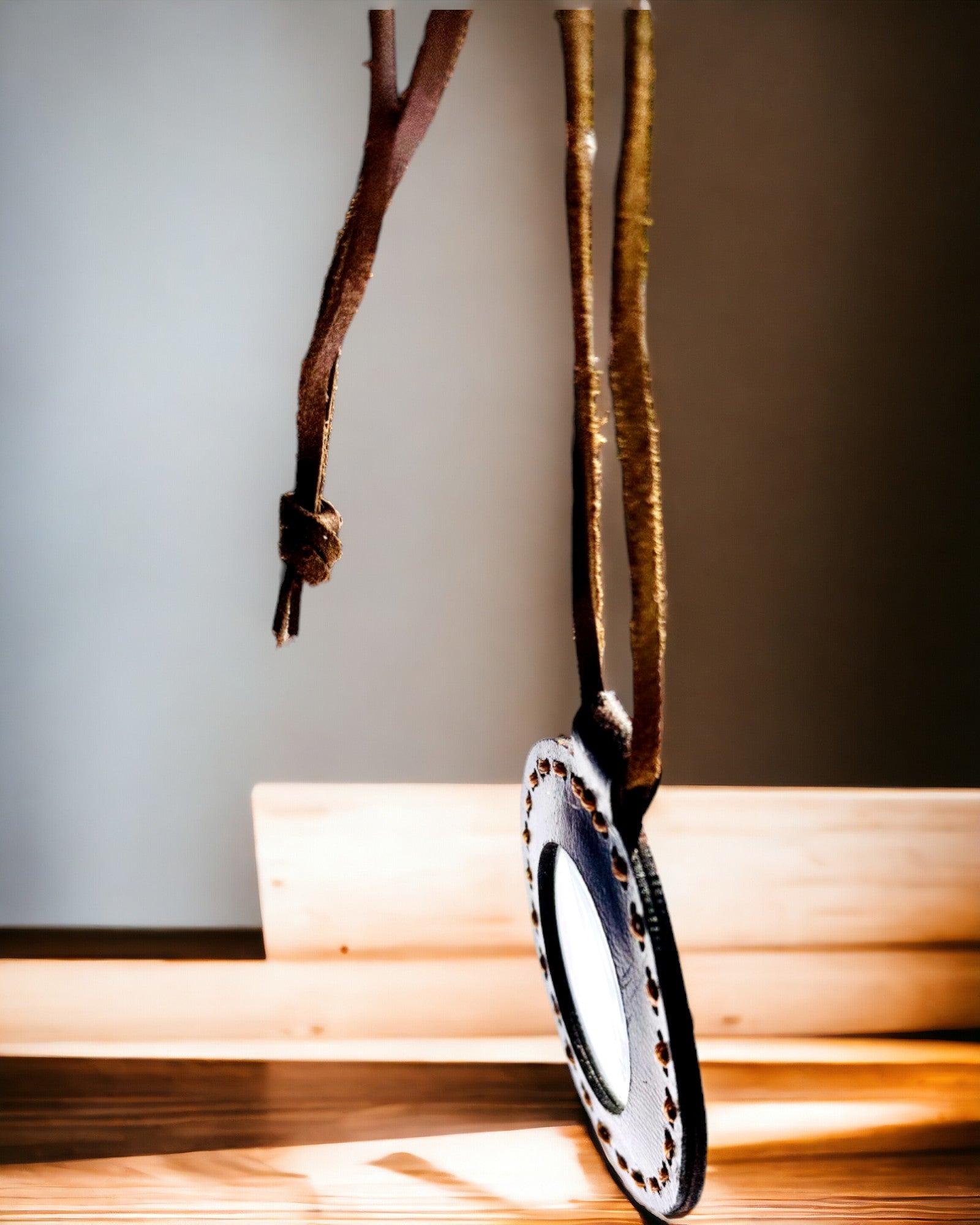 Intialainen suurennuslasi Artefakt, nahkainen, käsintehty - mahdollisuus personointiin kaiverruksella