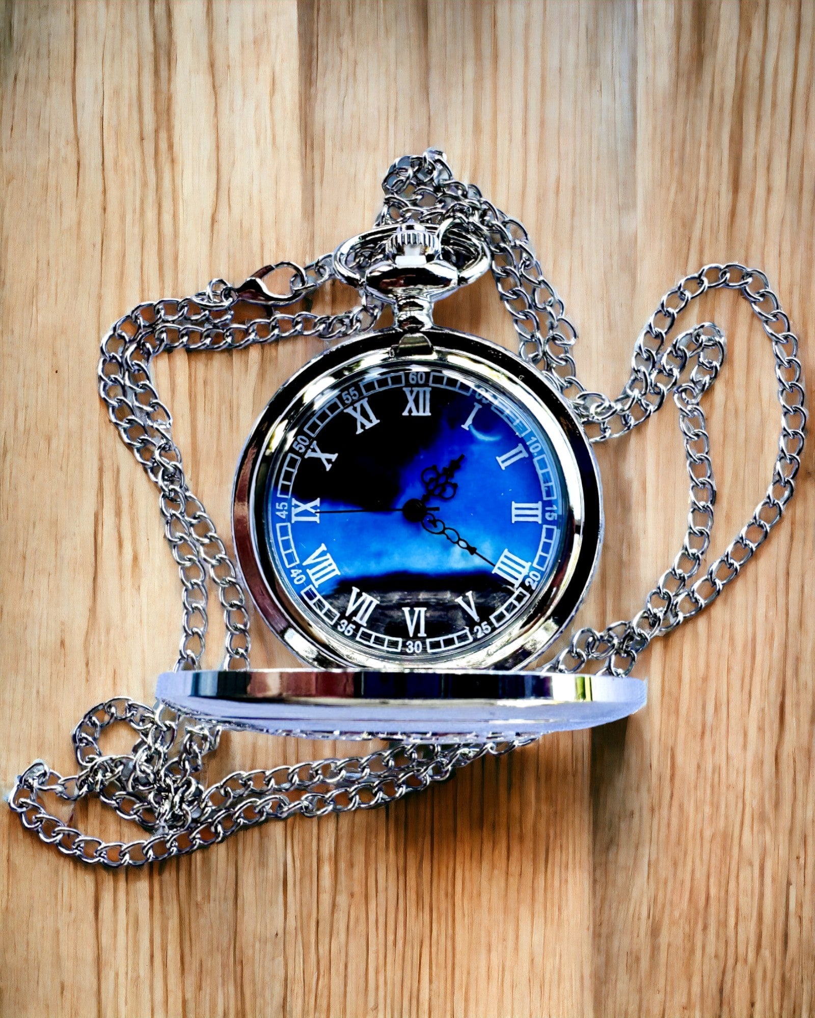 Taskukello "Royal Timekeeper" kaiverrusmahdollisuudella