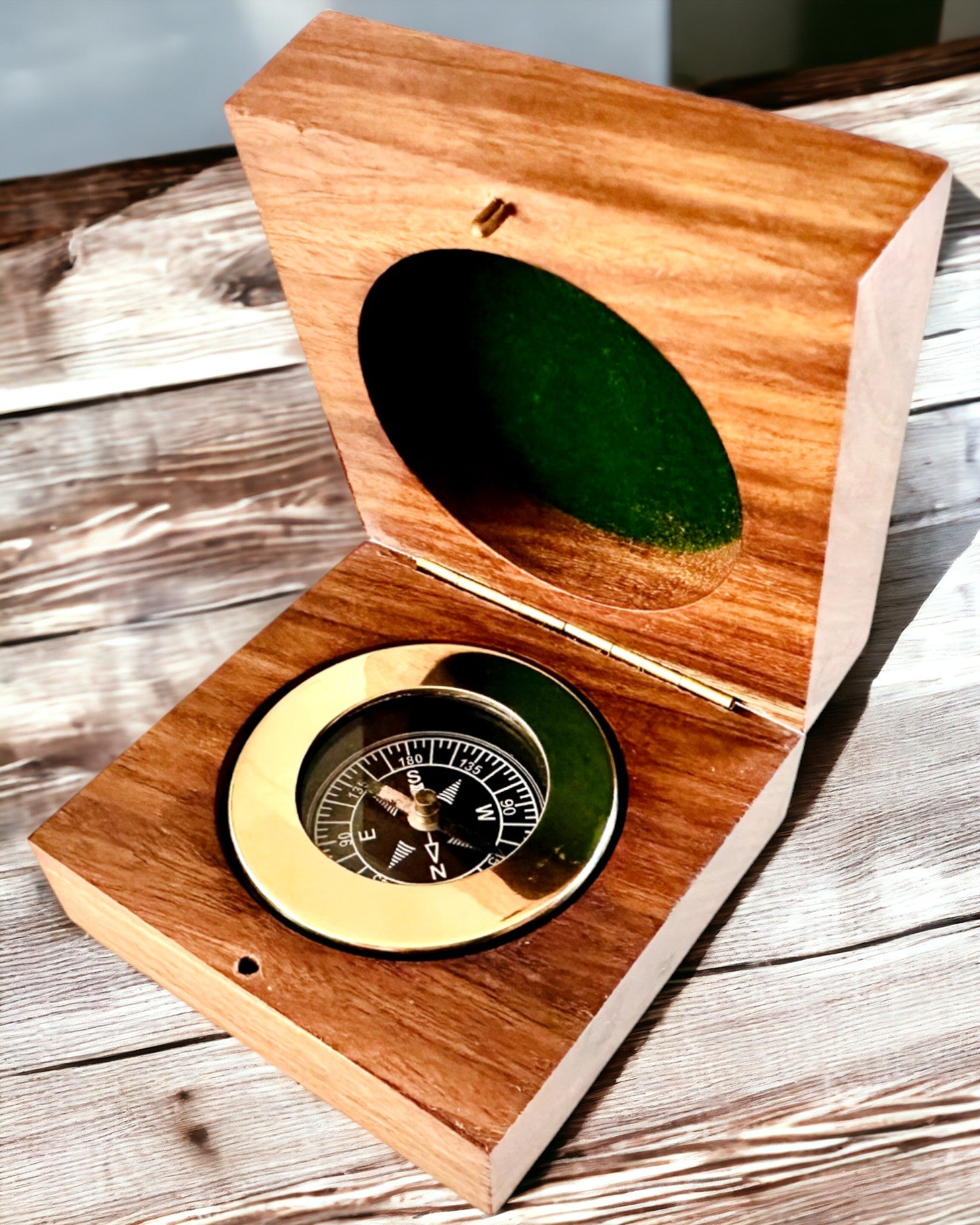 Matkailijan kompassi Rajput, personointimahdollisuudella - lahjaksi