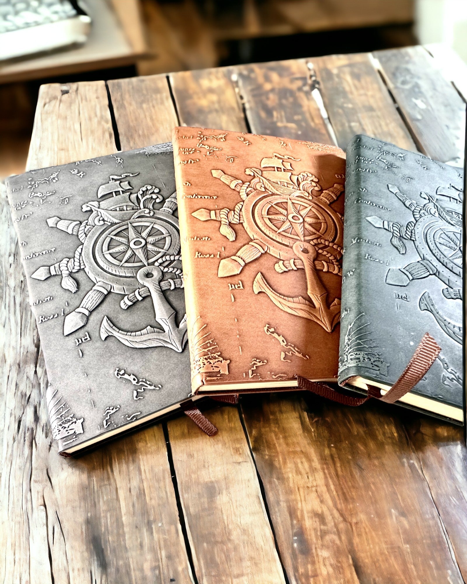 "Nautica"-teemaiset meriaiheiset muistikirjat, joissa on mahdollisuus personointiin kaiverruksella, lahjaksi