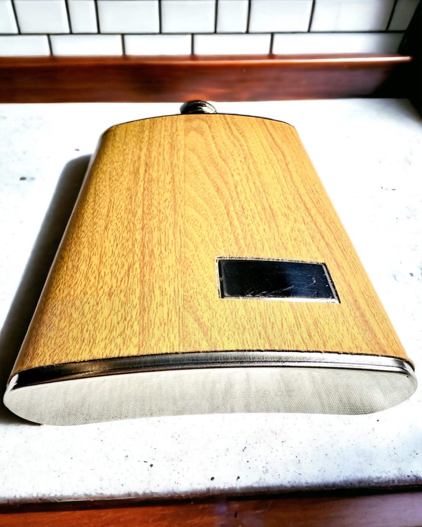 "Piersiówka Elegance" -puinen setti, jossa mahdollisuus personoituun kaiverrukseen