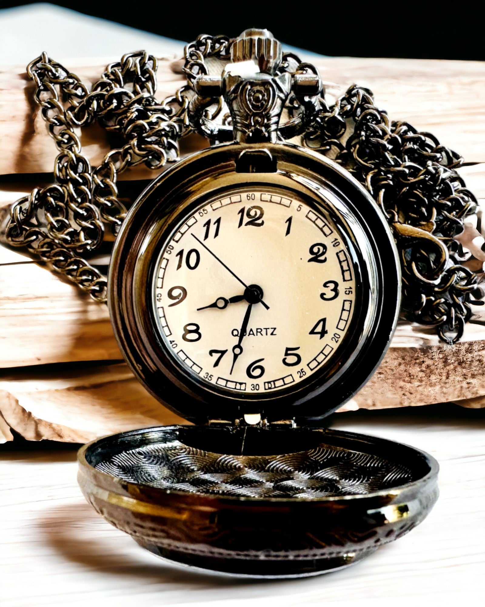 Kvarsi Taskukello "Legendaarinen Universumi" Kaiverrusmahdollisuudella