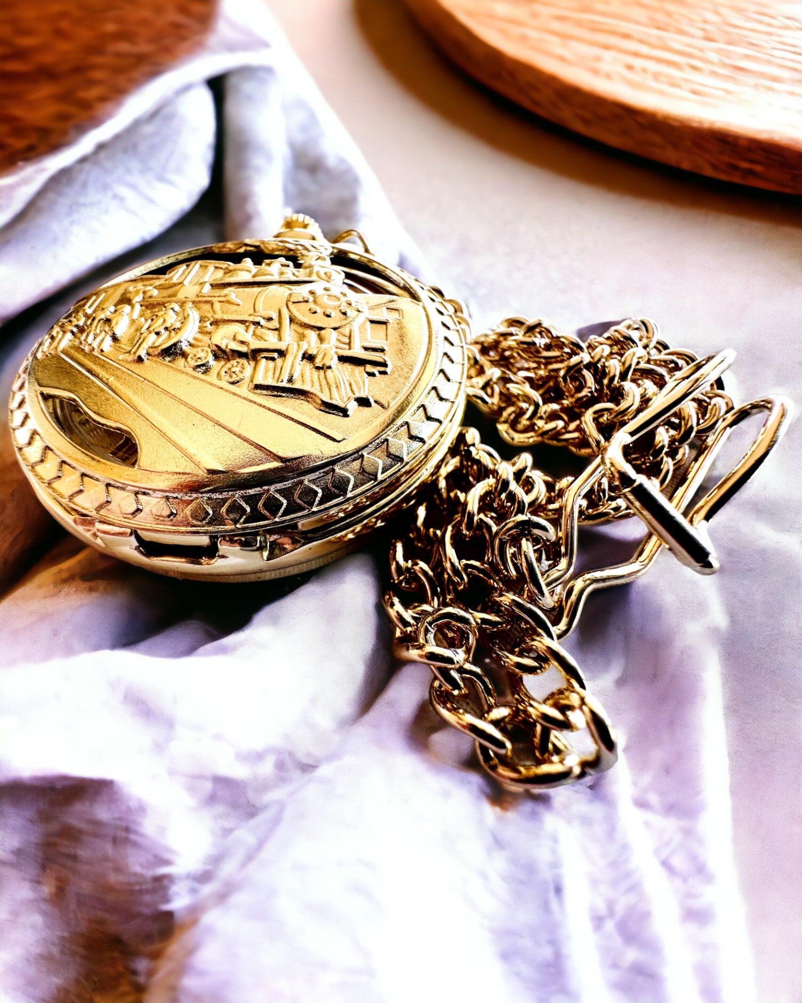 Taskukello "Imperial Train", mahdollisuus personointiin kaiverruksella, kultainen väri