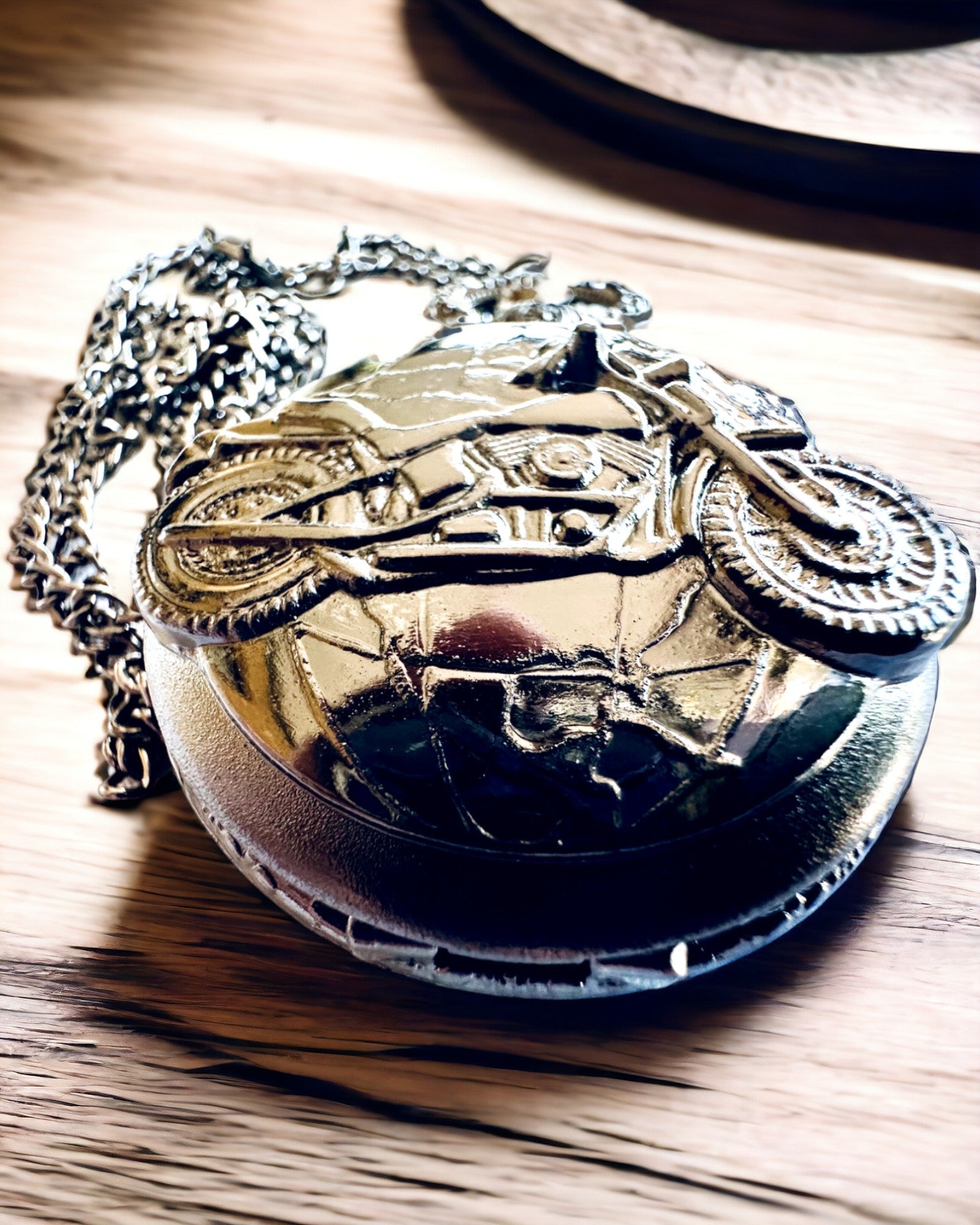 Tyylikäs taskukello Moottoripyöräinto, mahdollisuus personointiin kaiverruksella