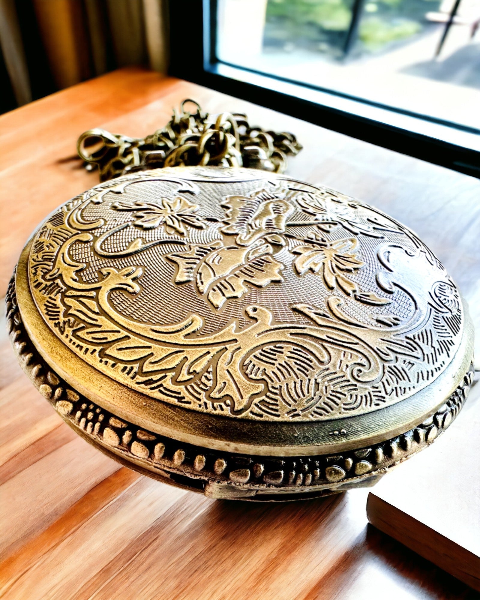 Taskukello "Motocykliherrasmies" – Kaiverrus