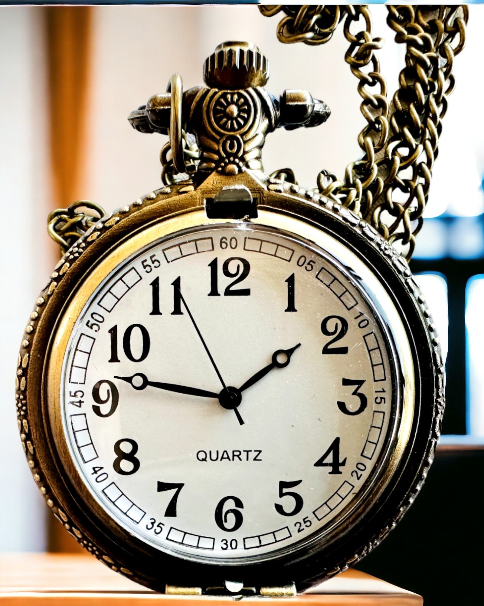 Taskukello "Motocykliherrasmies" – Kaiverrus