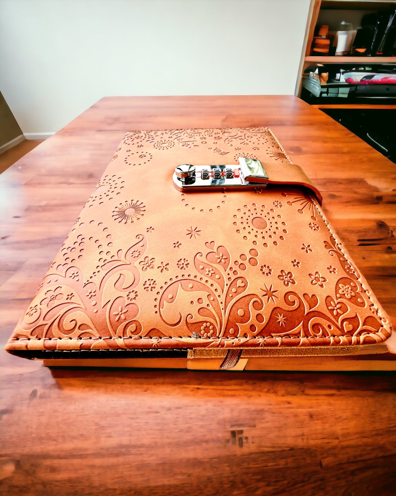 Eksklusiivinen Muistikirja, PU-nahka, A5 Salasanalukolla - "Secret Journal", personointi kaiverruksella