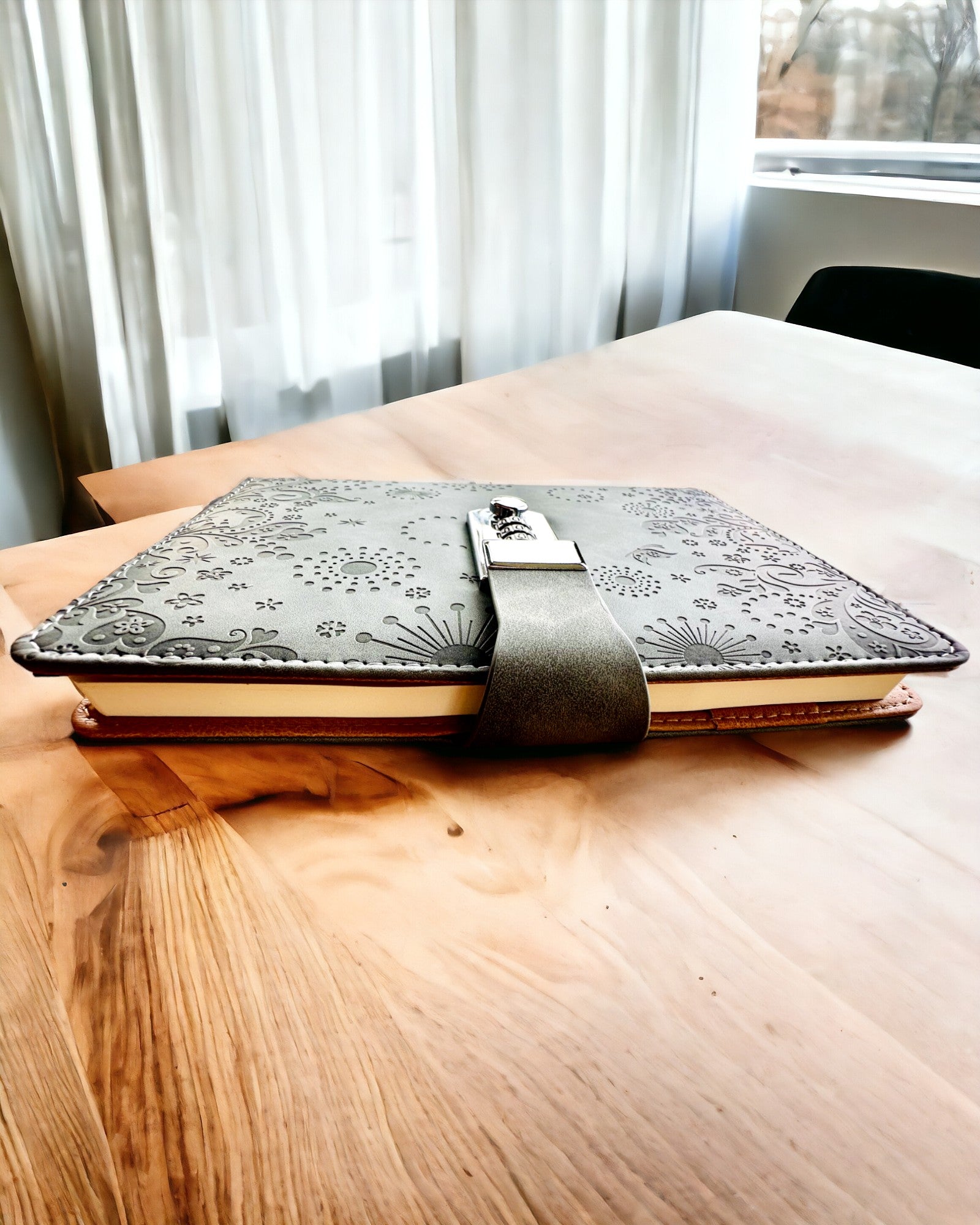 Eksklusiivinen Muistikirja, PU-nahka, A5 Salasanalukolla - "Secret Journal", personointi kaiverruksella