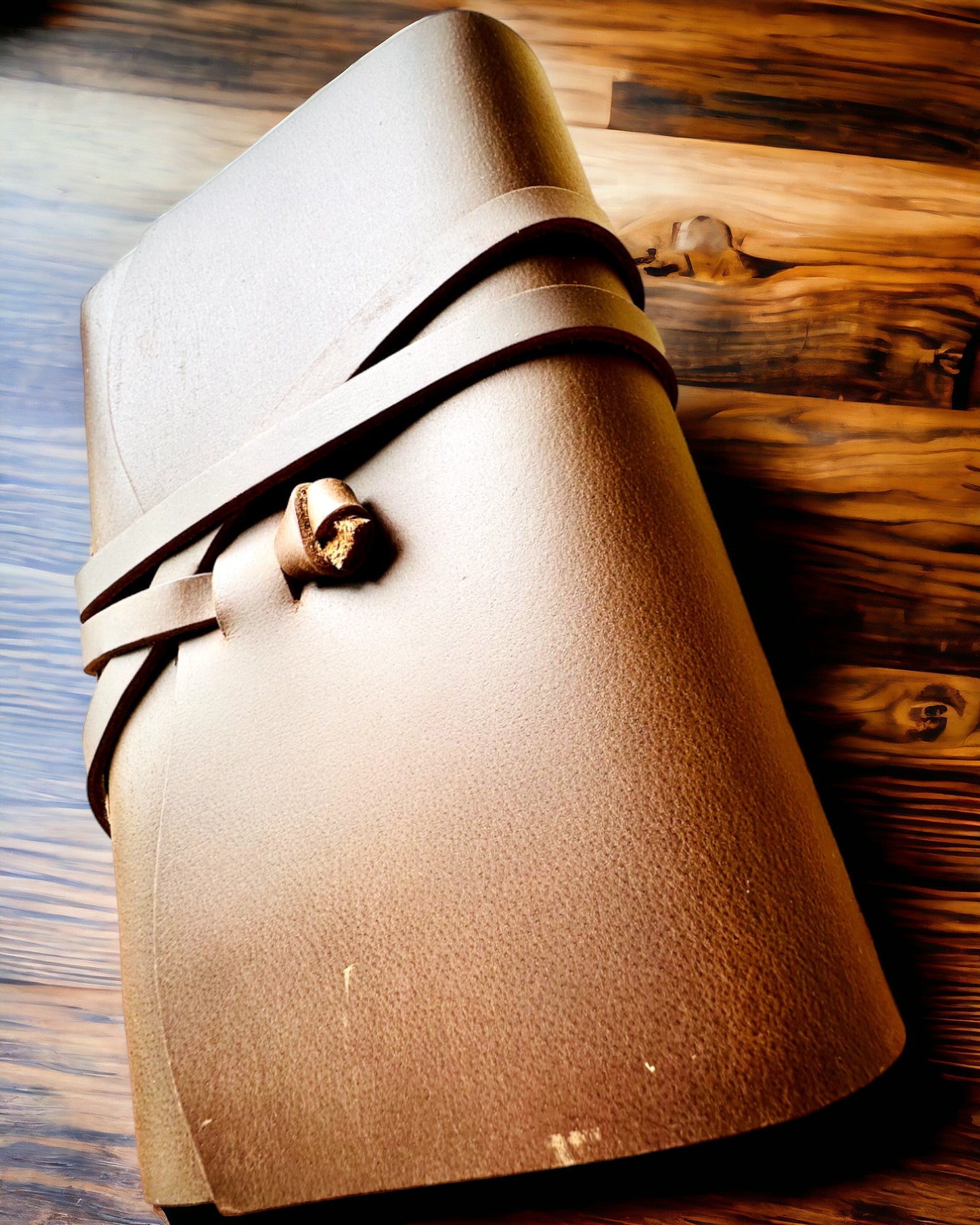 Notatnik Premium "RetroNotes" – Tyylikäs aito nahkamuistikirja - 200 sivua, 120g, muistikirja, luonnoskirja, ruskea väri, personointi kaiverruksella