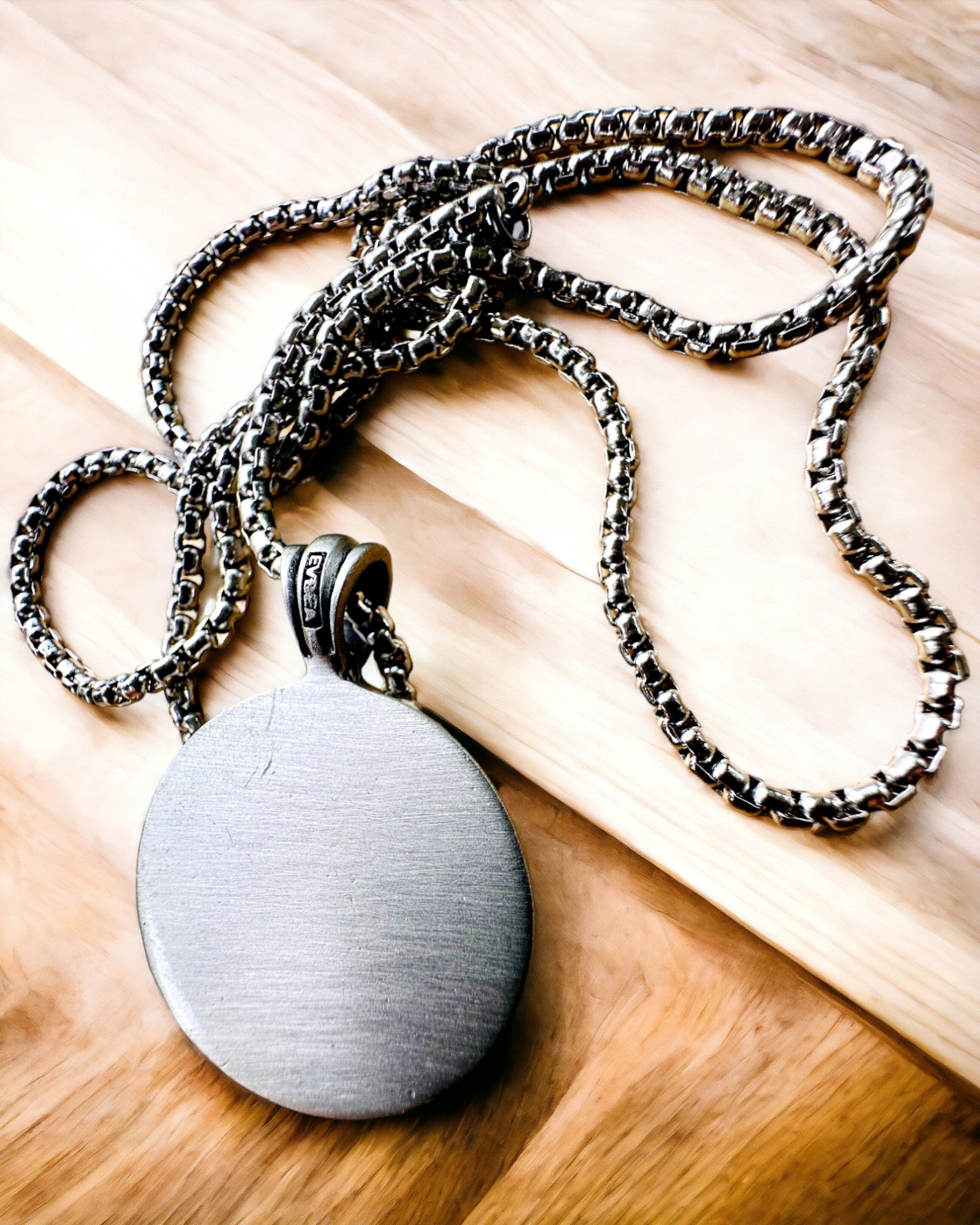 "Elämän Puun Amuletti Kaiverrusmahdollisuudella - kaulakoru 'Luonnon Elinvoima', personointi"