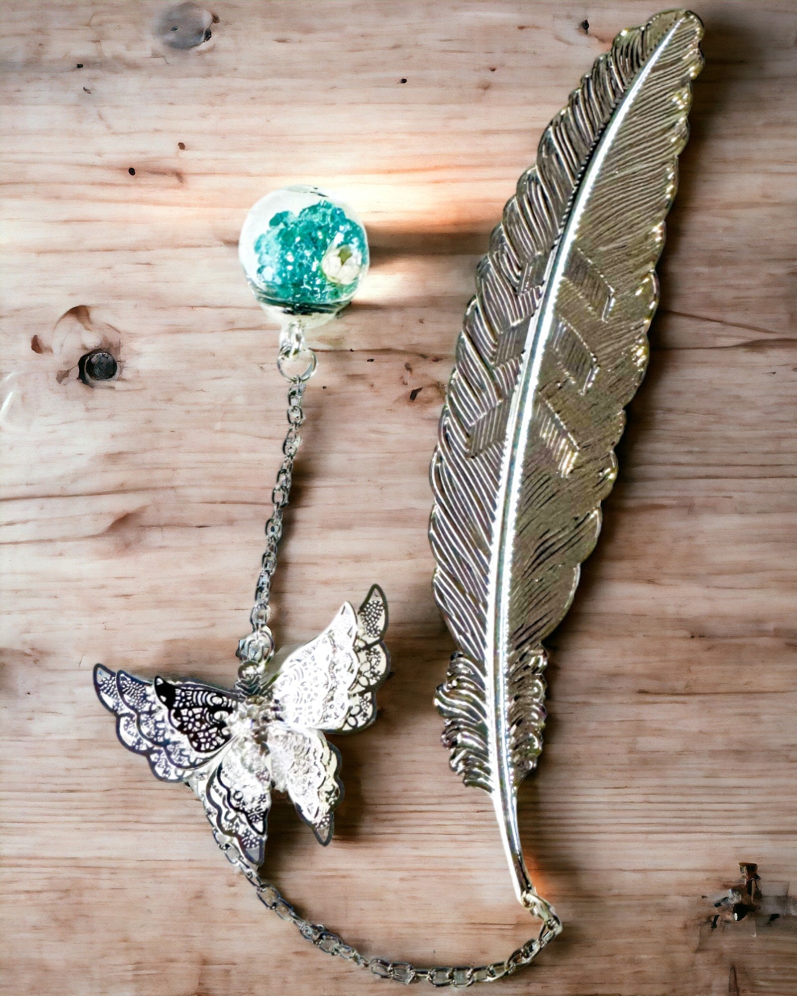 Luova Retrotyylinen Kirjanmerkki Höyhen- ja Perhosaiheella – Tyylikäs Mainoslahja, Hopea/Sininen