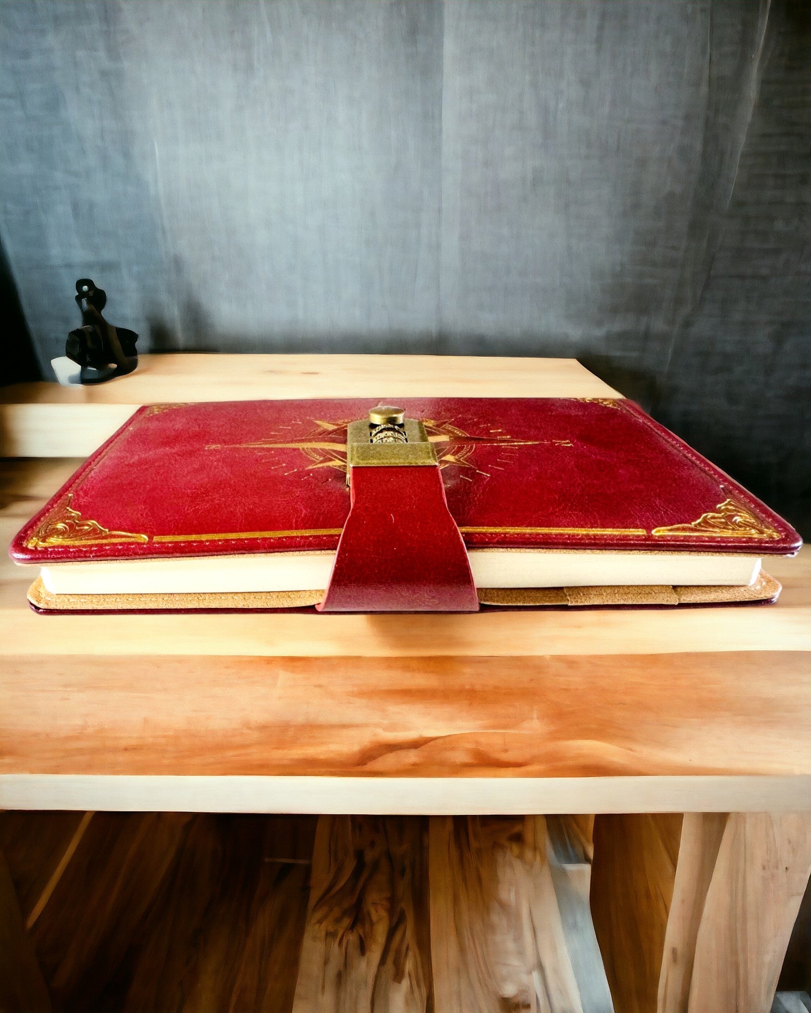 Premium-muistikirja salalukolla A5 - Vintage-tyyli kompassilla, japanilainen design, paperitavarat opiskelijoille ja liiketoimintaan. Personointi kaiverruksella