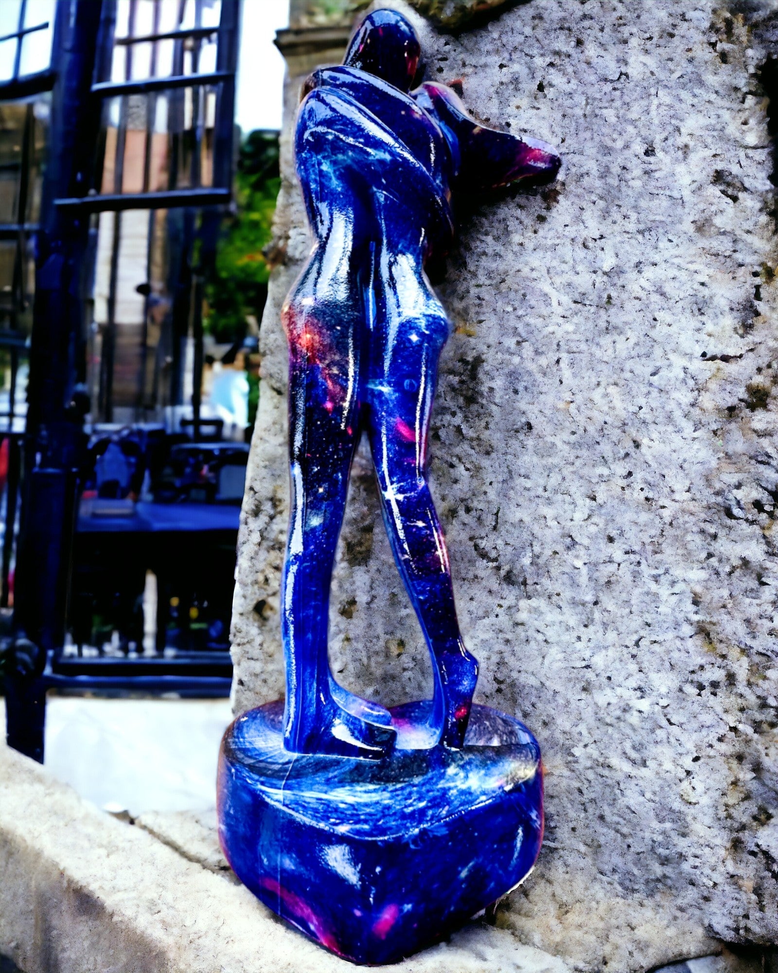 Kosminen syleily - Hartsifiguuri kaiverrusvaihtoehdolla