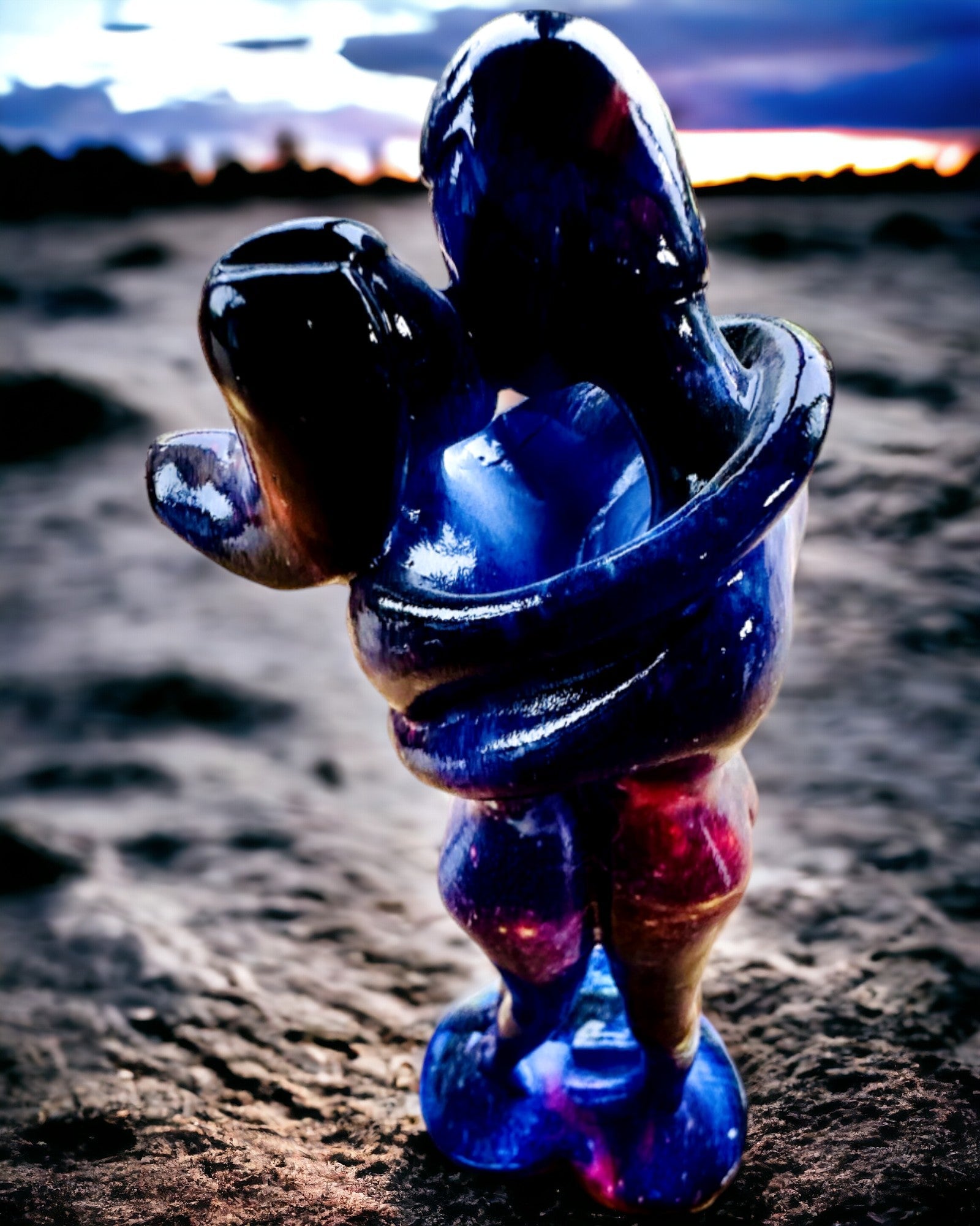 Kosminen syleily - Hartsifiguuri kaiverrusvaihtoehdolla