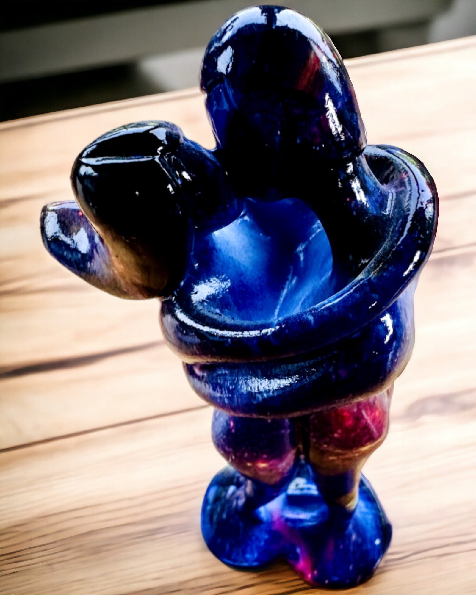 Kosminen syleily - Hartsifiguuri kaiverrusvaihtoehdolla