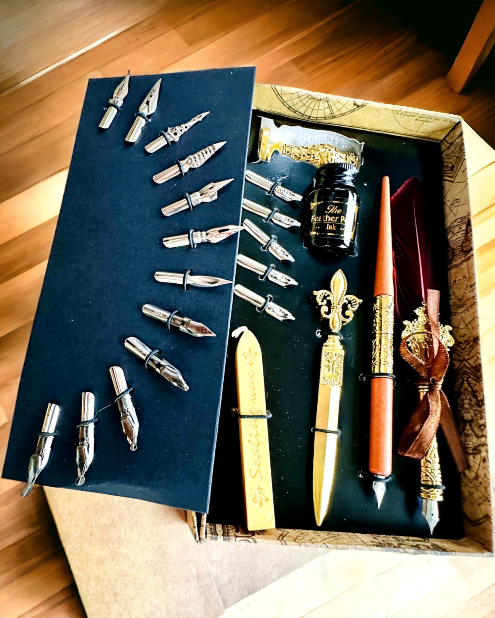 Eksklusiivinen kalligrafiasetti, kastettava mustekynä ja mustesetti, personointi kaiverruksella