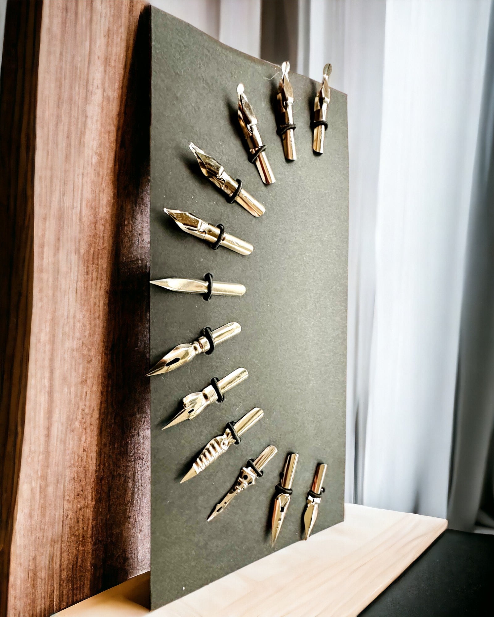 Eksklusiivinen kalligrafiasetti, kastettava mustekynä ja mustesetti, personointi kaiverruksella