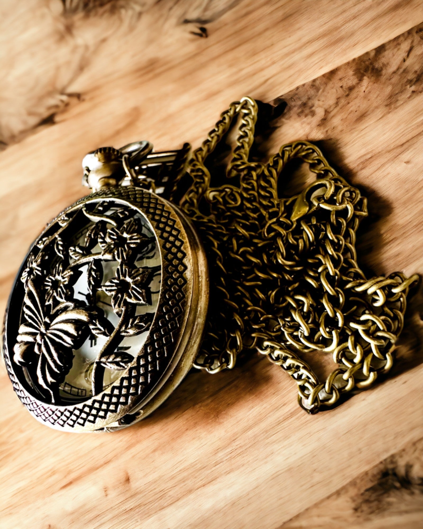 Taskukello "Motylowa Elegancja" kaiverruksella personointimahdollisuudella