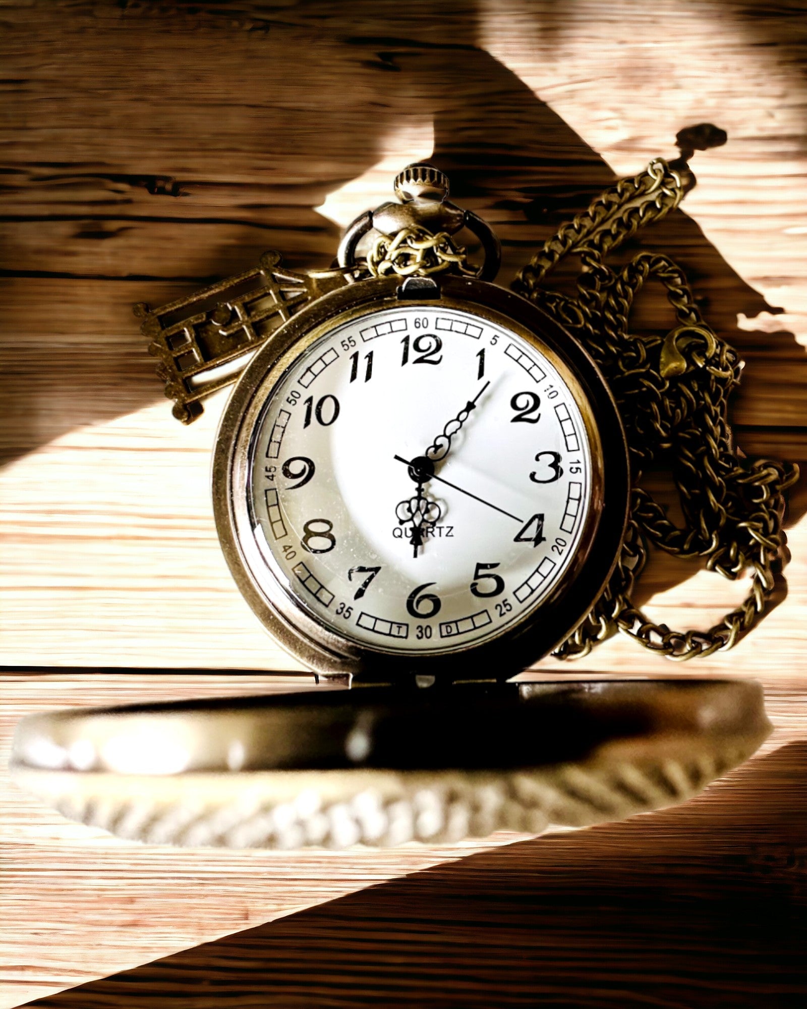 Taskukello "Motylowa Elegancja" kaiverruksella personointimahdollisuudella