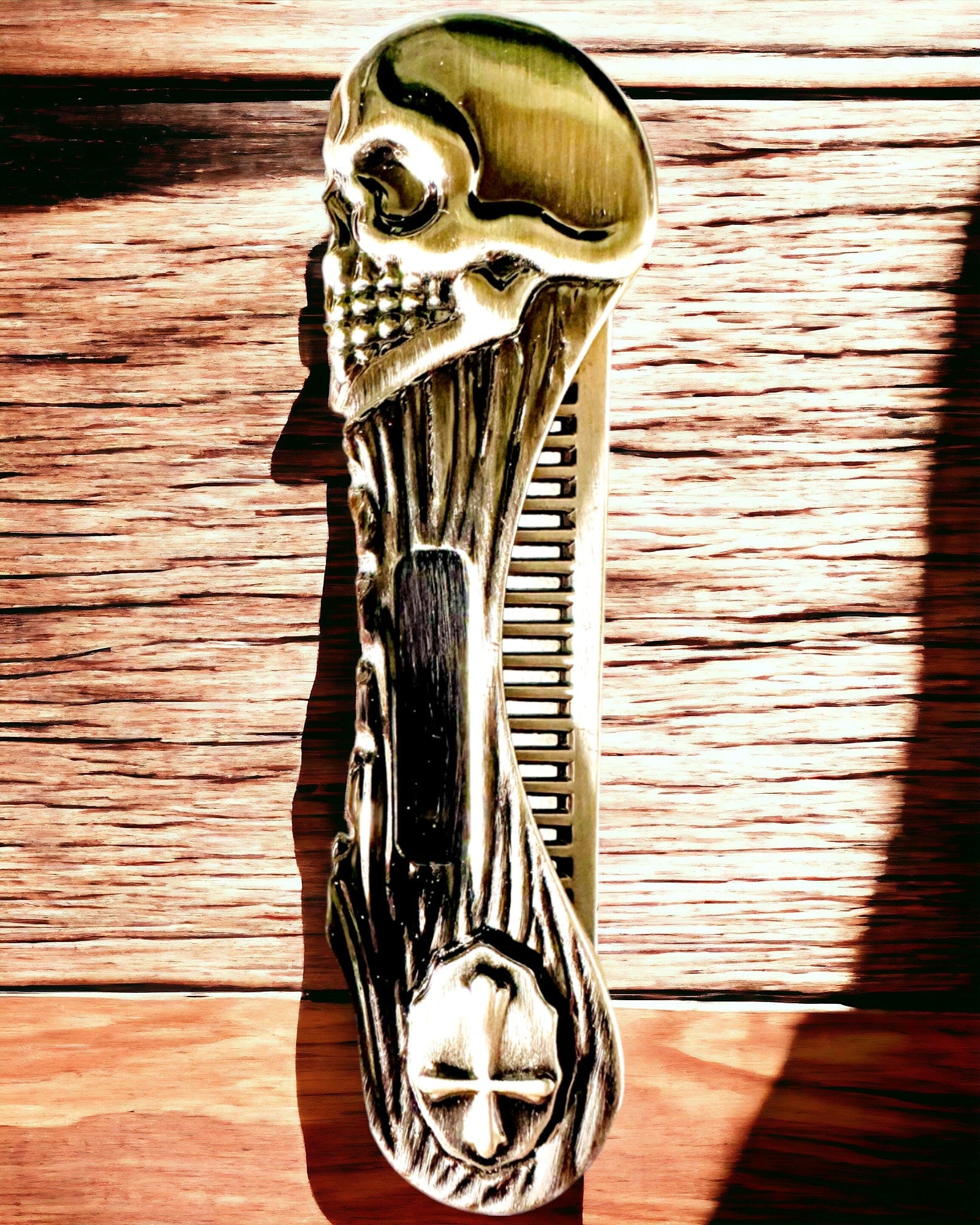 Mystic Skull Comb - premium-kampa, mahdollisuus personointiin kaiverruksella